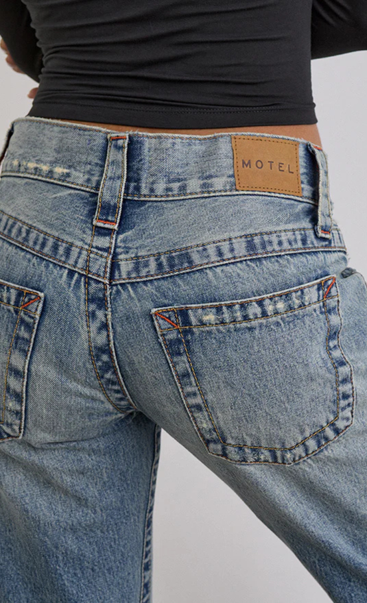 Ripped Low Rise Twisted Seam