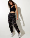 Image of Bamal Jogger in Oil Smoke