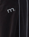 Schwarz mit dunkelgrauer Paspel und 'M'-Stickerei