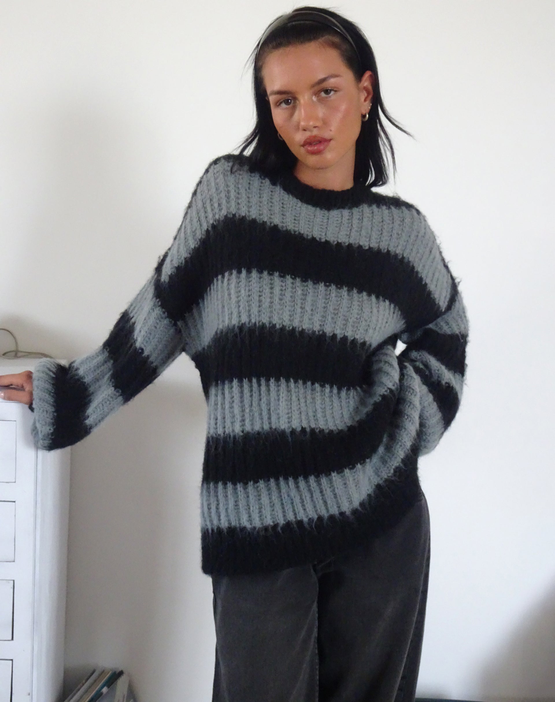 Image of Daren Pullover mit grauen und anthrazitfarbenen Streifen