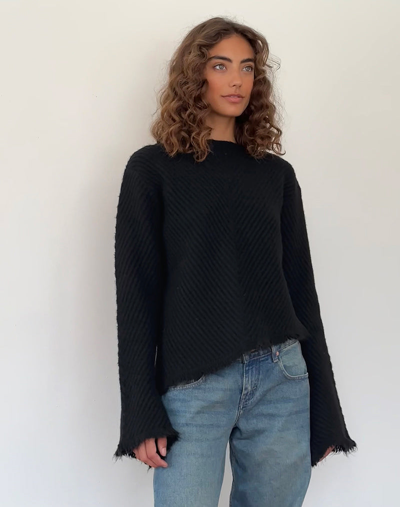 Fergie Asymmetric Knit Pullover in Schwarz