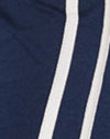 Marineblau mit weißer Paspel