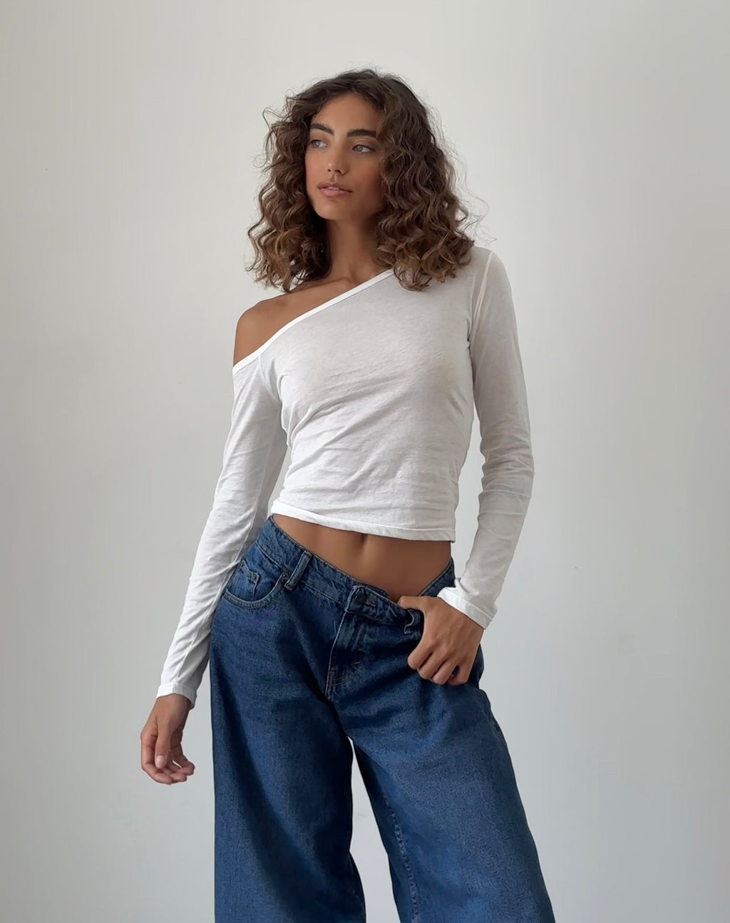 Ledez Asymmetric Slouchy Top aus weißem Tissue-Jersey