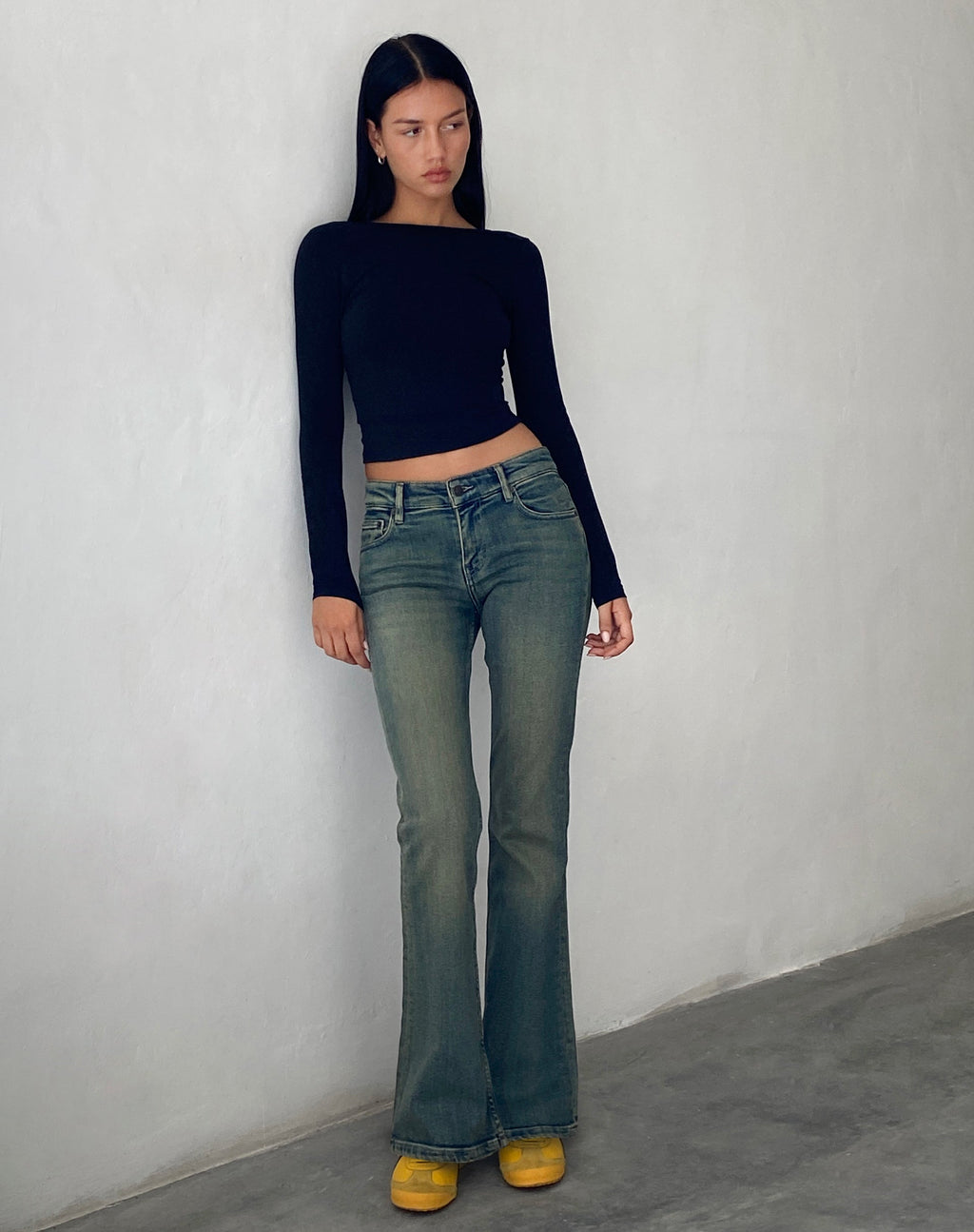 Low Rise Flared Jeans in grüner Waschung