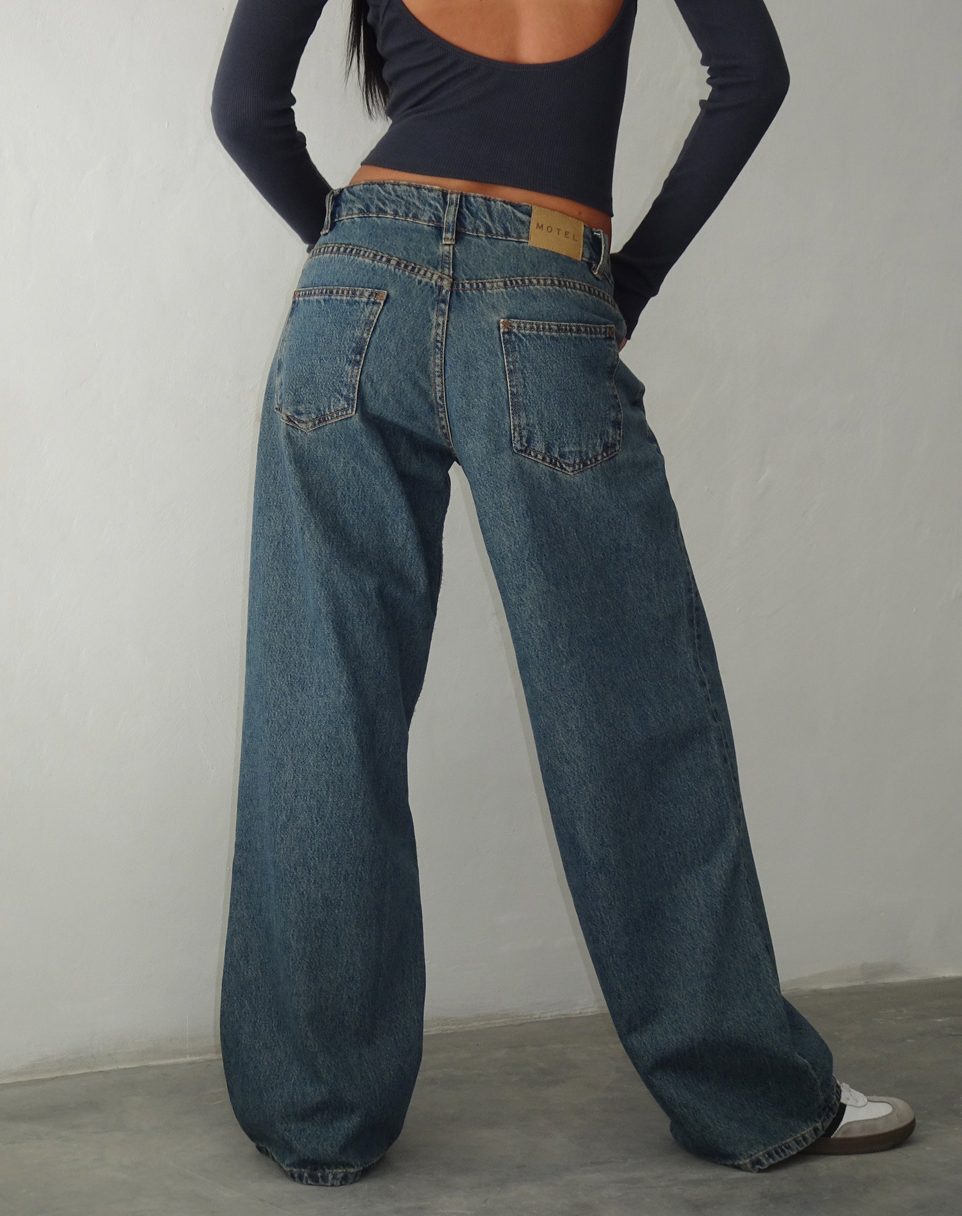 Bild von Roomy Extra Wide Low Rise Jeans in Braun Blau Acid