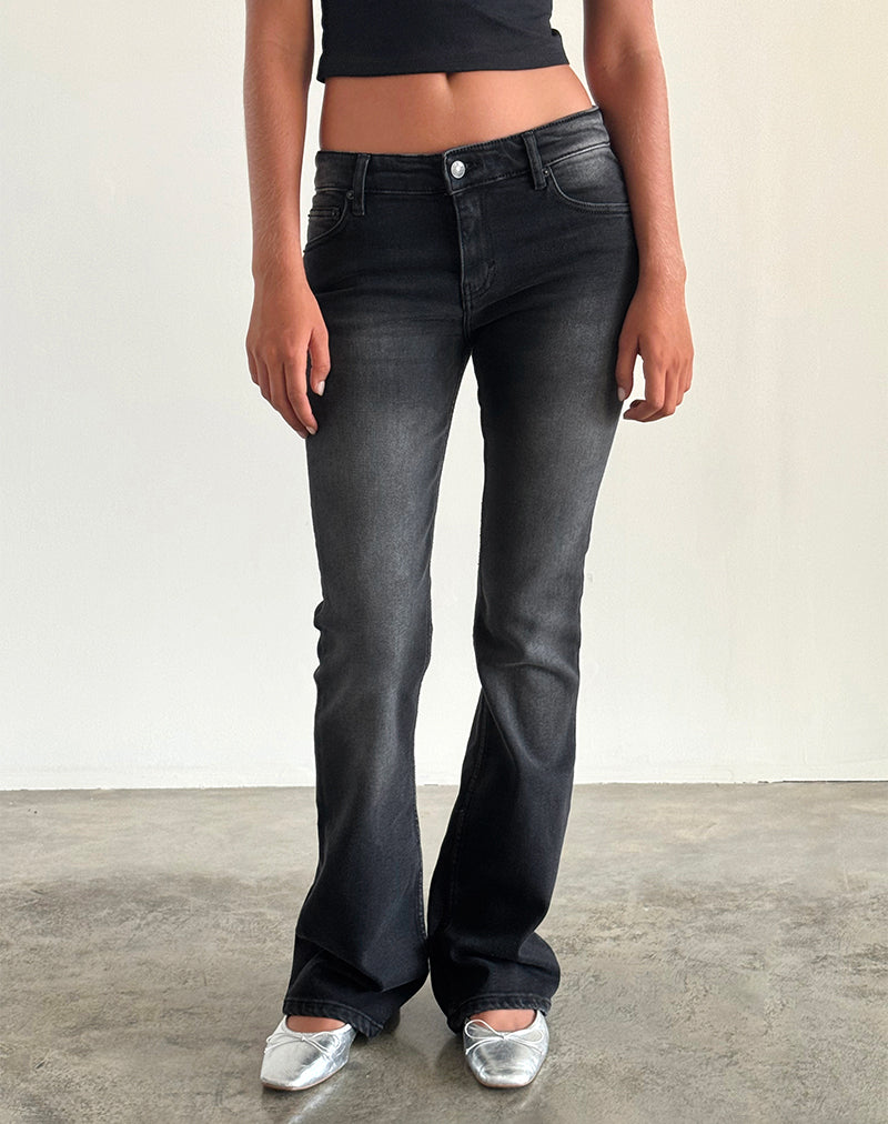 Low Rise Flared Jeans in Extrem Schwarz