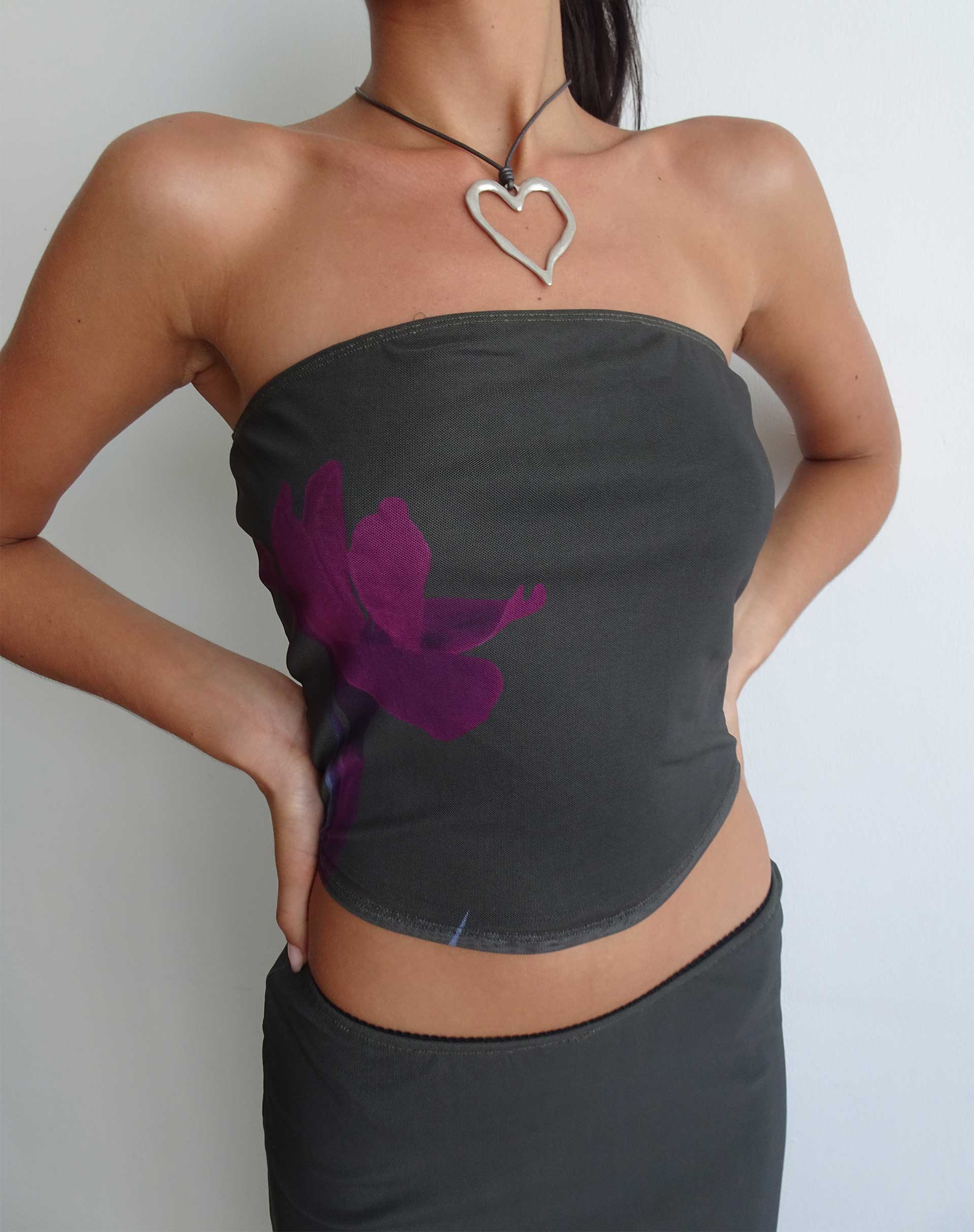 Image of Peggy Bandeau Top in Grün mit lila Blumenprint