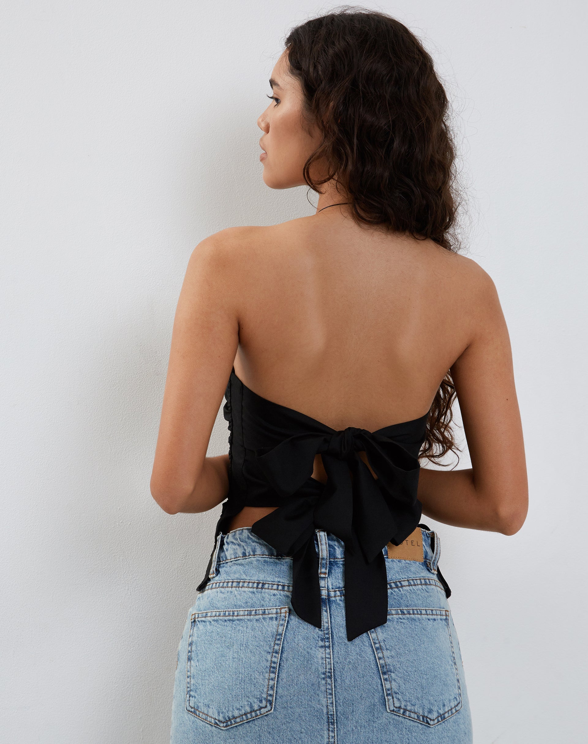 Bild von Tahari Tie Back Longline Tube Top in Schwarz