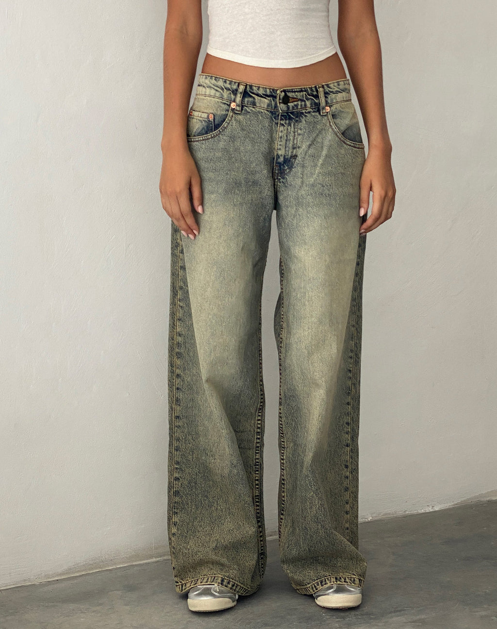 Geräumige extra weite Low Rise Jeans in Sand Wash Blue