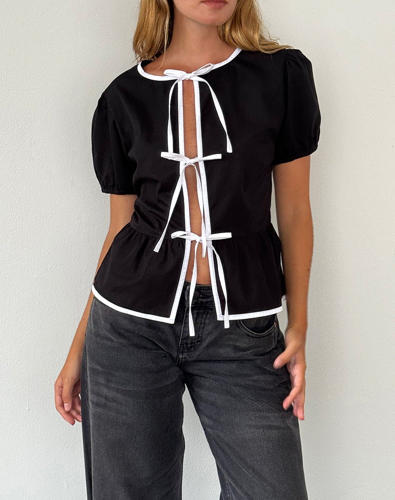 Image of Ryota Tie Front Bluse in Schwarz mit weißer Bindung