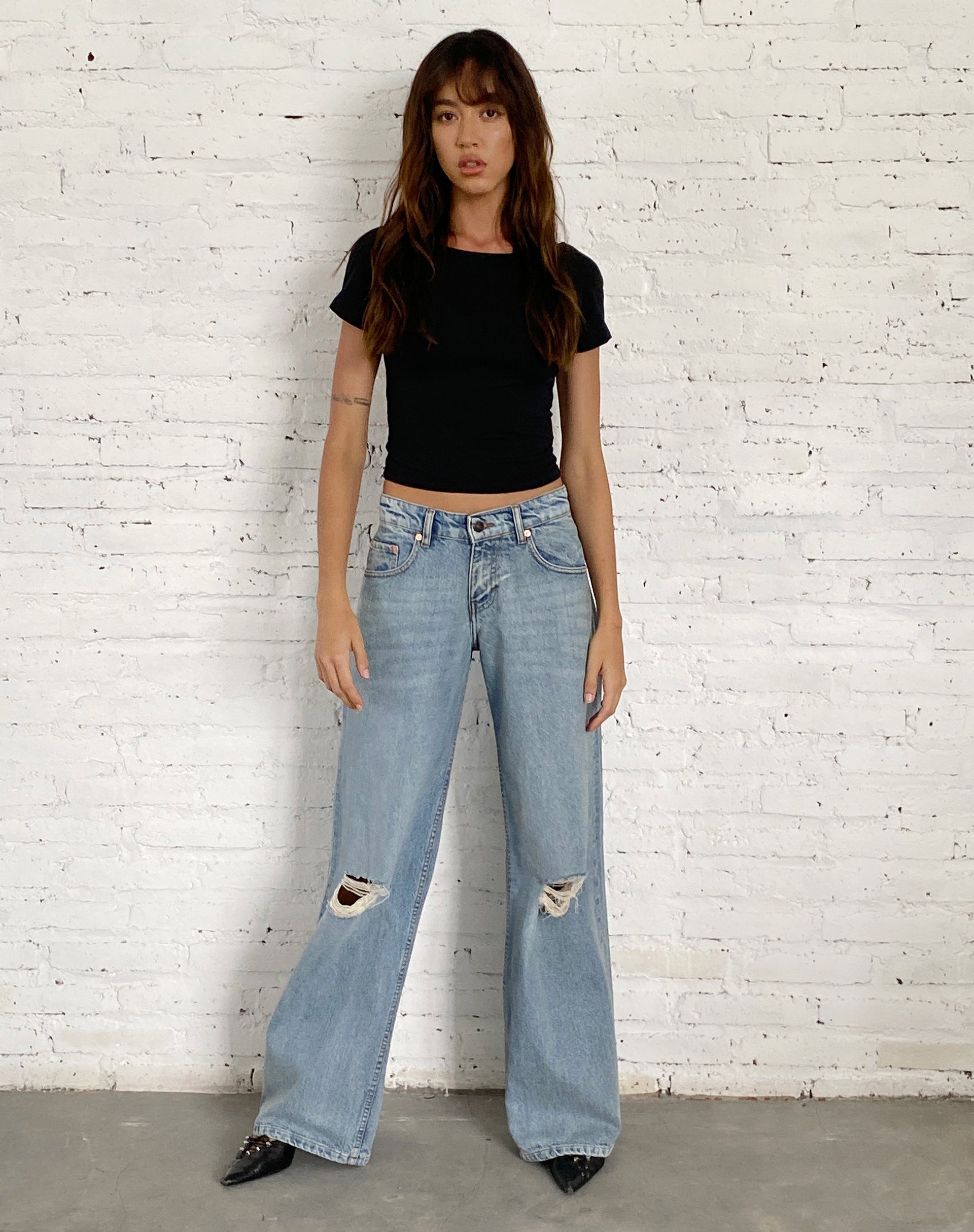 Bild von Ripped Roomy Extra Wide Low Rise Jean in Vintage Blue Wash