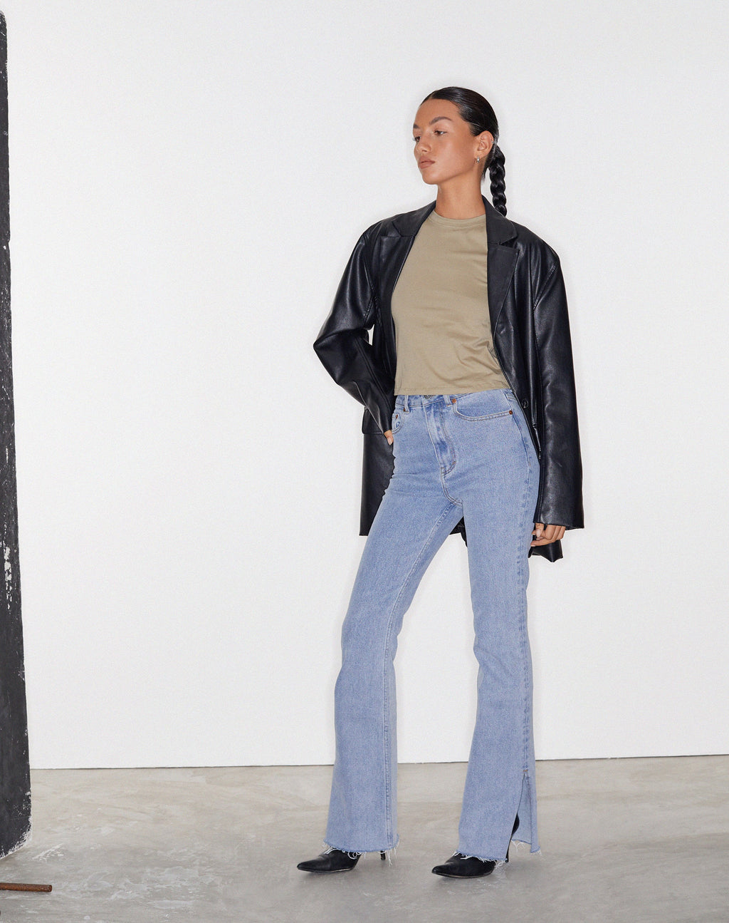 Split Bootleg Jeans in heller Waschung