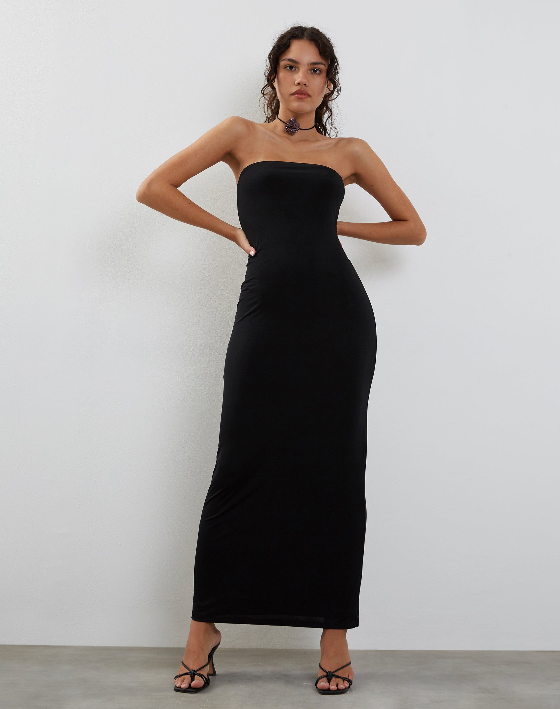 Imagen de Annalise Bandeau Slinky Maxi Dress in Black