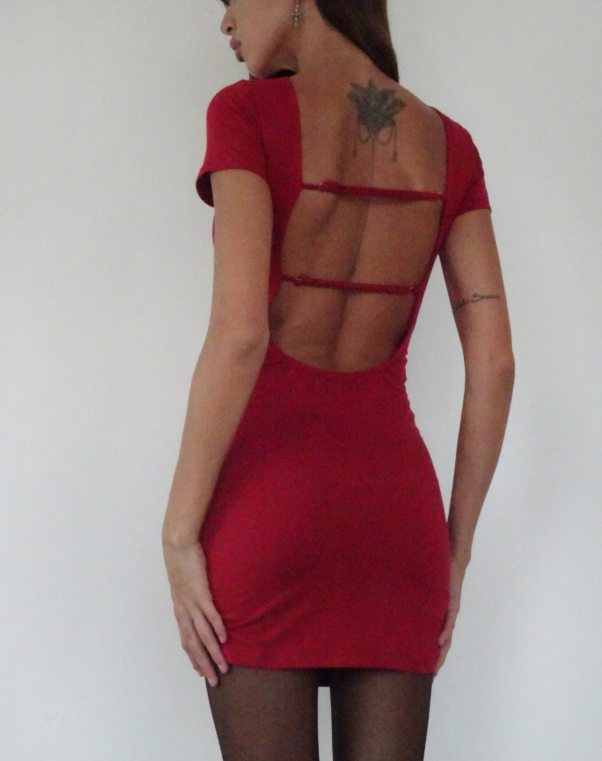 Imagen de Atina Mini Vestido con Espalda Abierta en Rojo Adrenalina