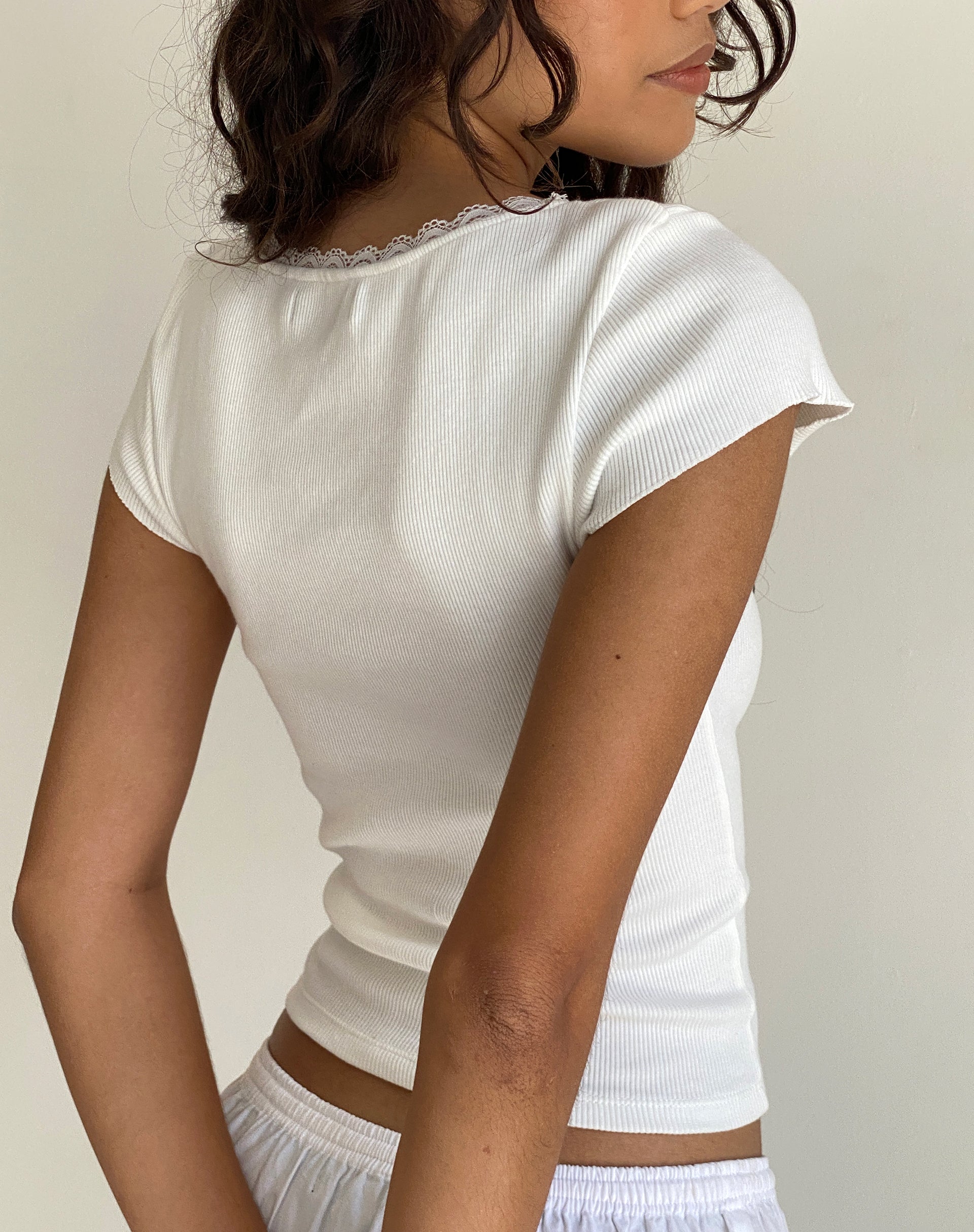 Imagen de Bovillo Lace Trim Tee in Ribbed Off White