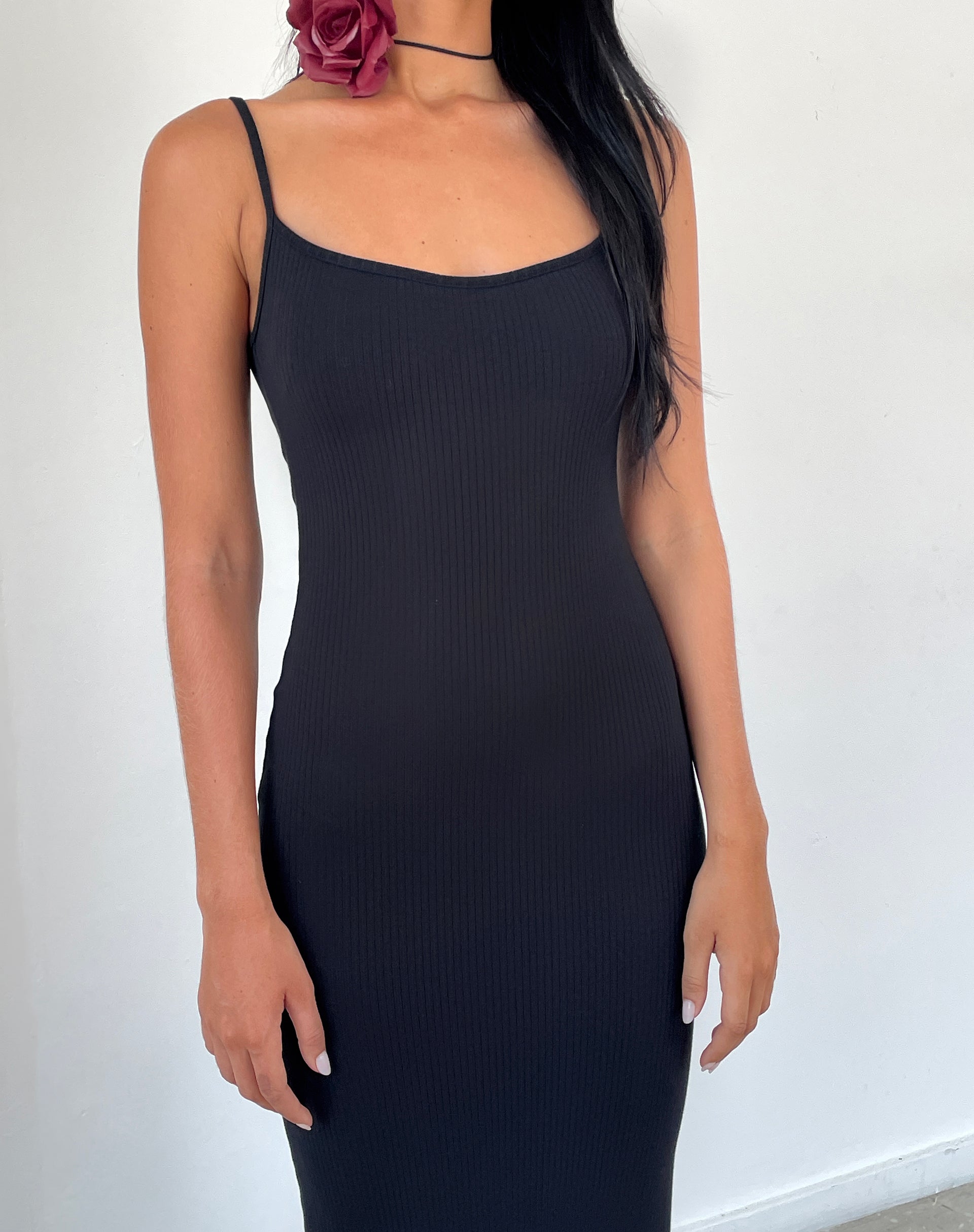 Imagen del vestido Cantha Strappy Maxi Dress in Black Rib