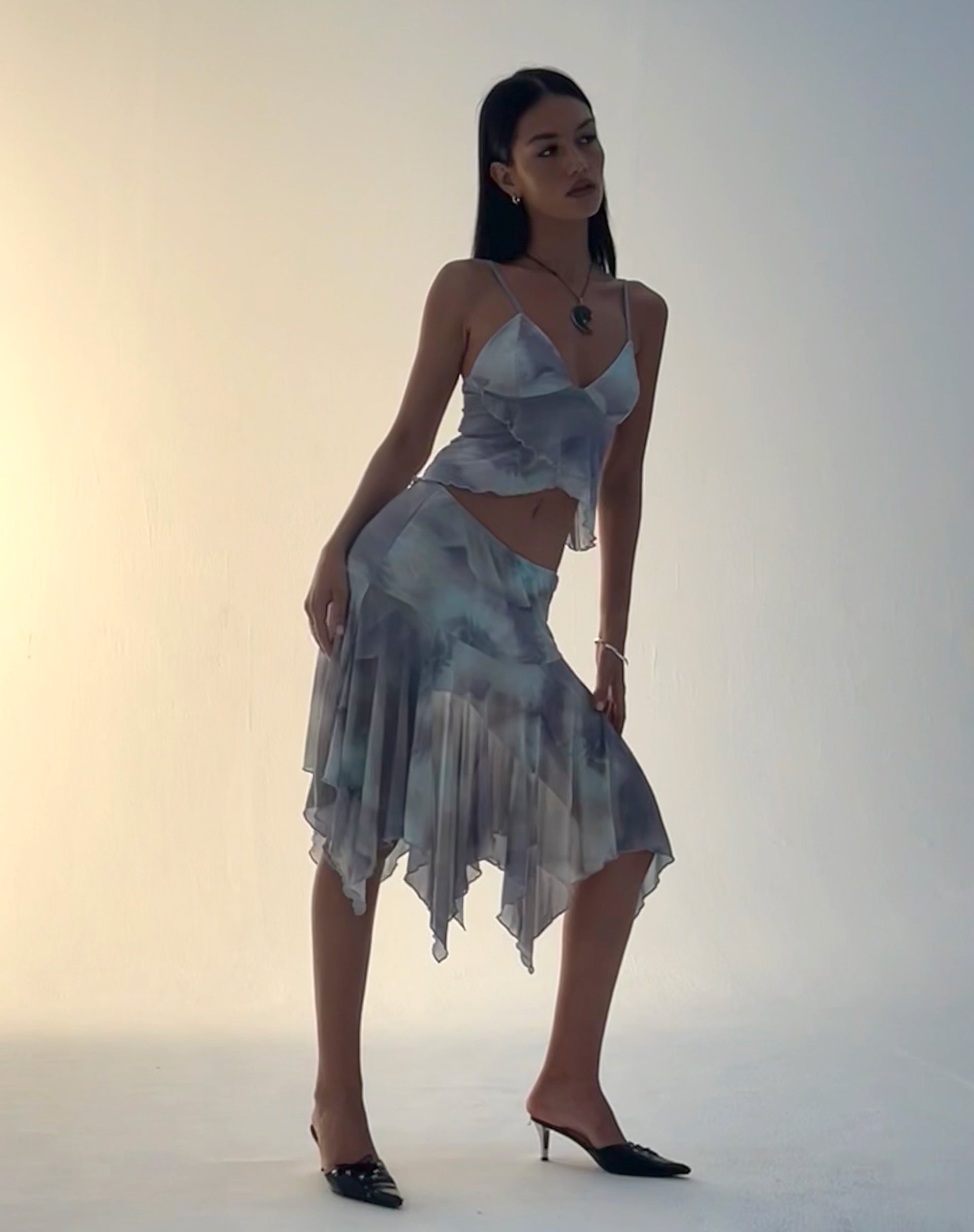 Imagen de Jovali Falda midi de cintura baja en malla con estampado de conchas nacaradas