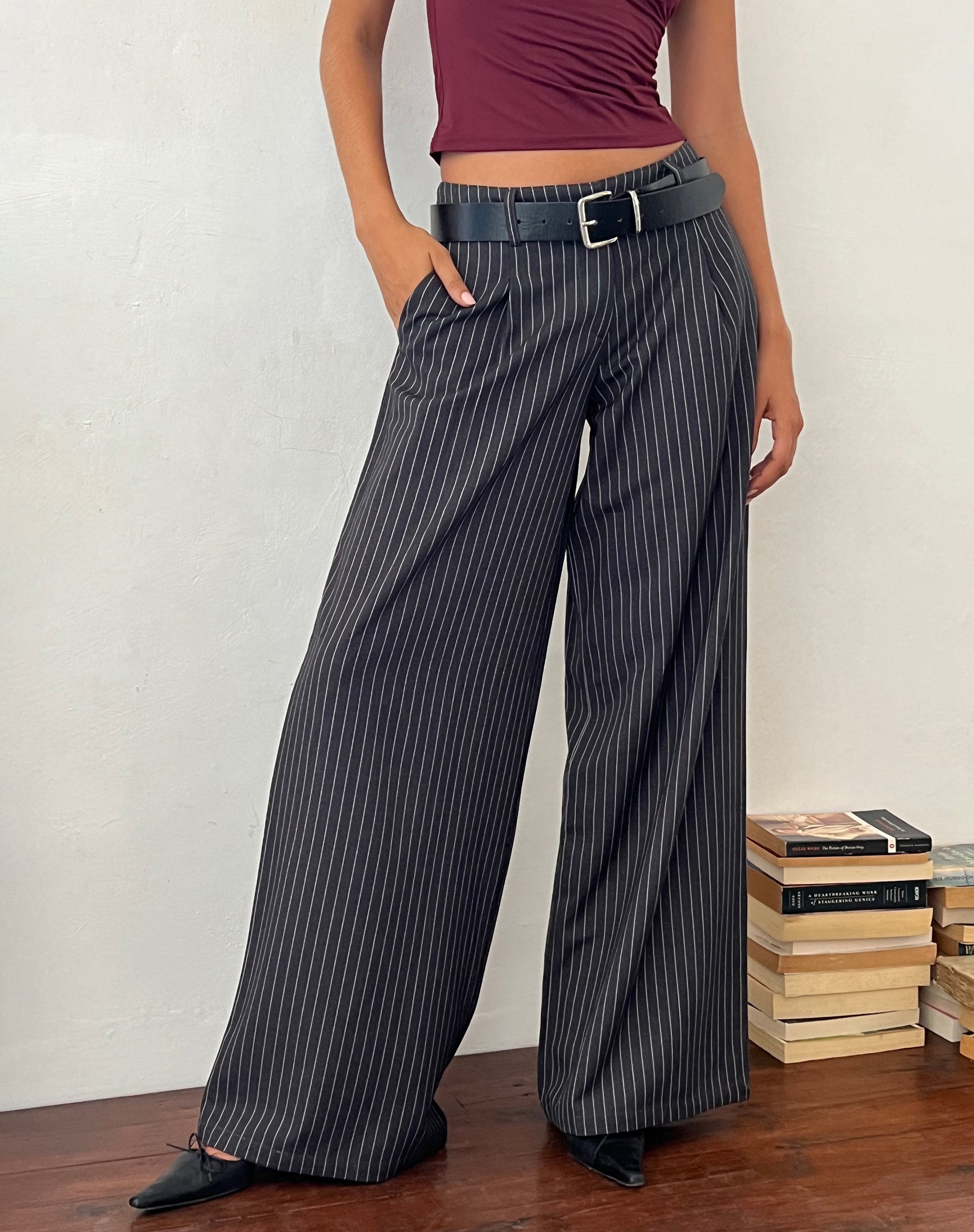 Imagen de Sagawa Tailored Trouser in Dark Grey Pinstripe