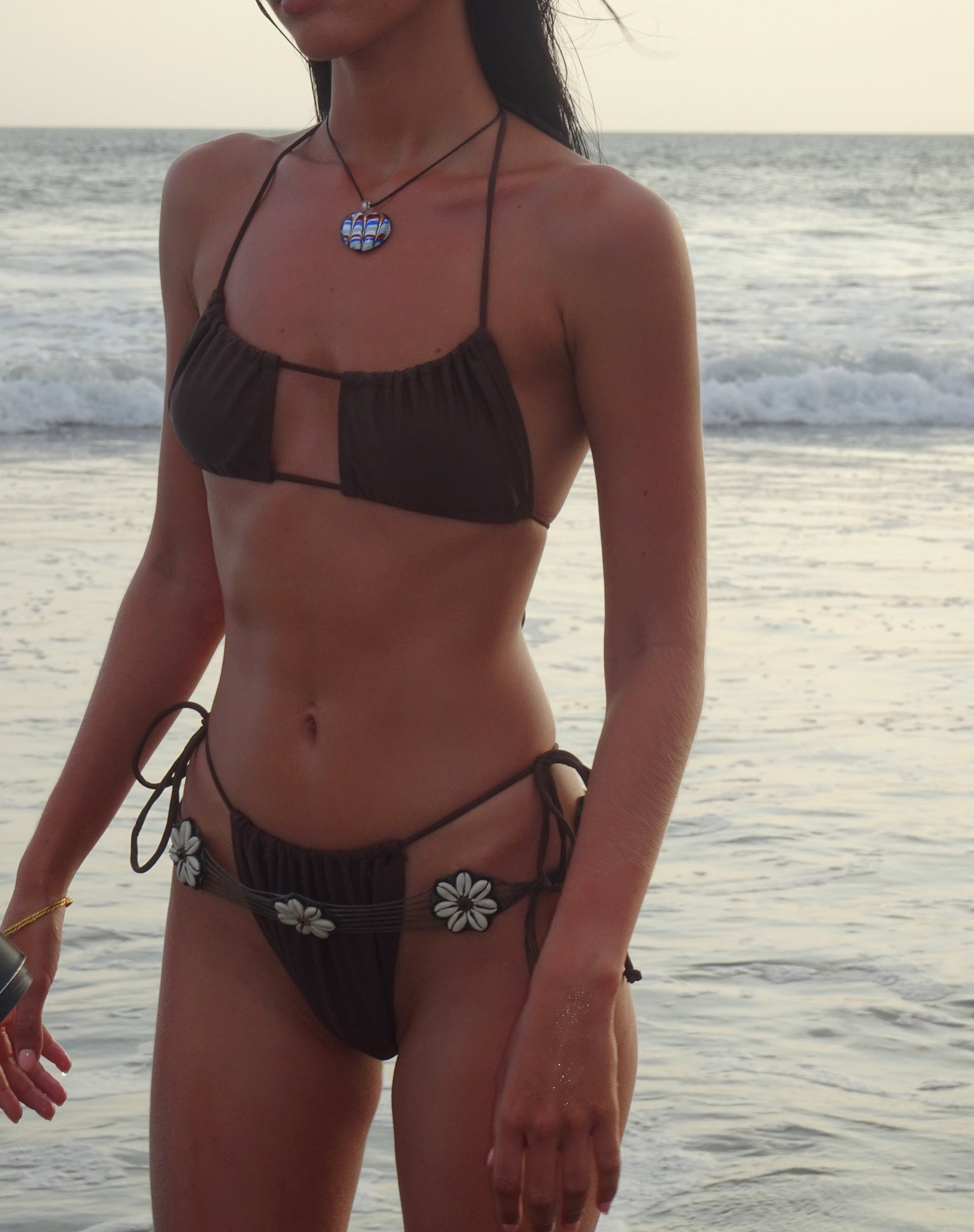 Imagen del sujetador de bikini Dolan en marrón coco