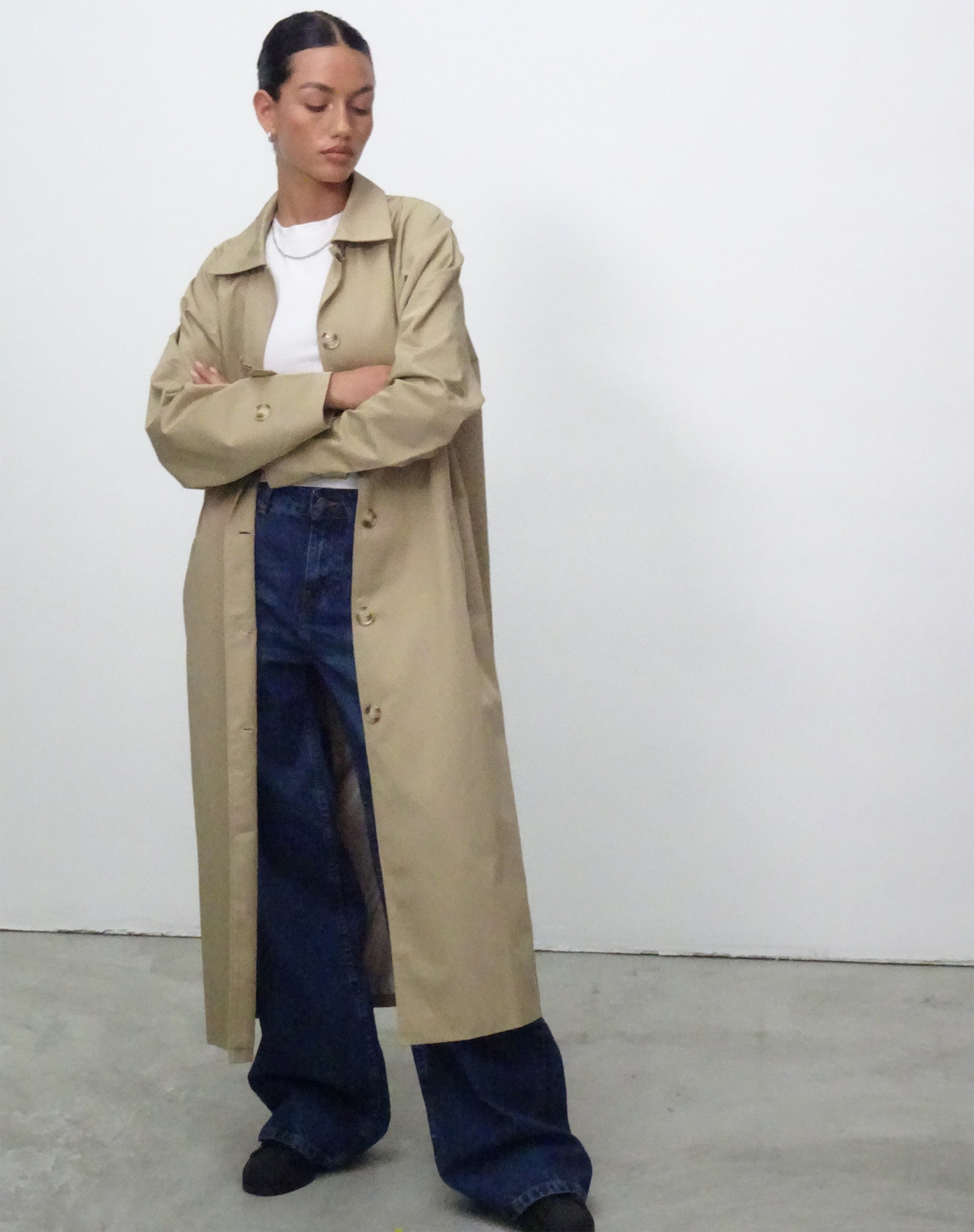 imagen de Assa Trench Coat en color tostado con forro de rayas