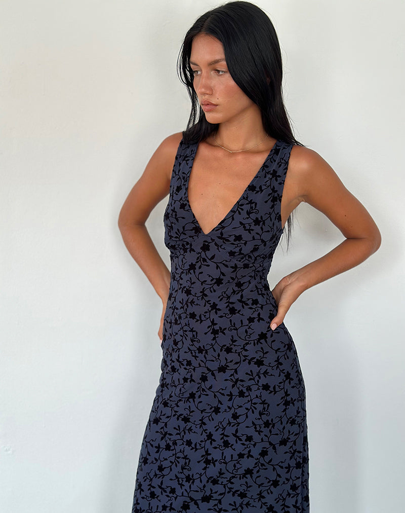 Imagen del vestido Gabriela Midi en pétalo flocado Azul marino