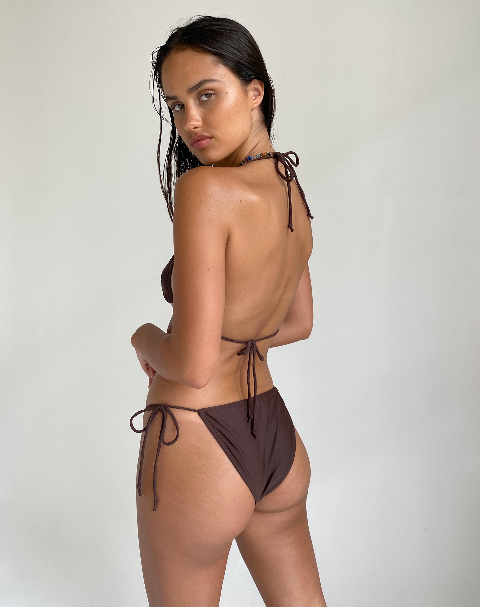 Imagen de la braguita de bikini Leyna, marrón coco