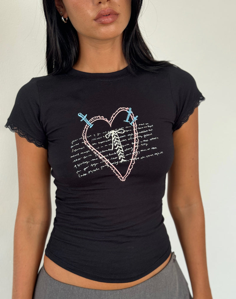 Izzy Lace Trim Tee en negro Encaje Motivo Corazón