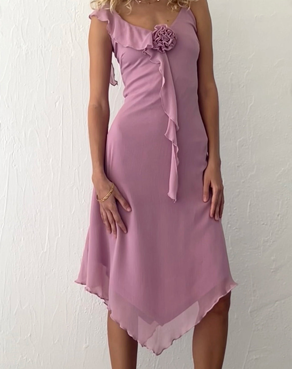 Vestido midi con volantes Jenani Rosette en ciruela claro