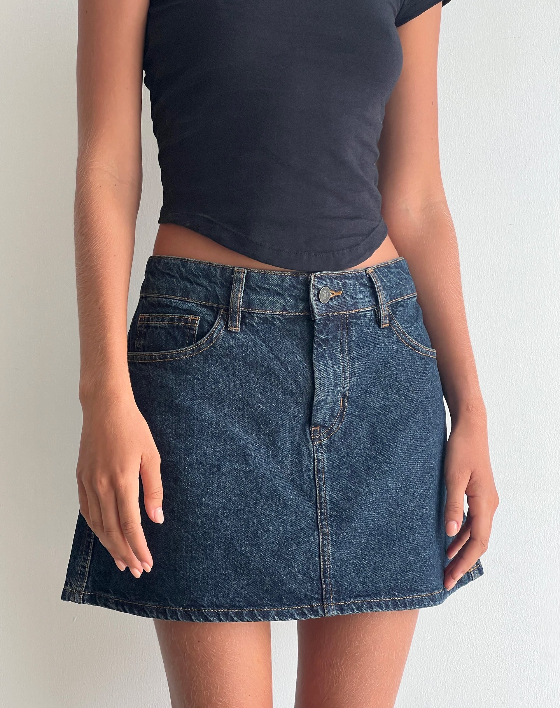 Imagen de la minifalda A-Line en denim índigo