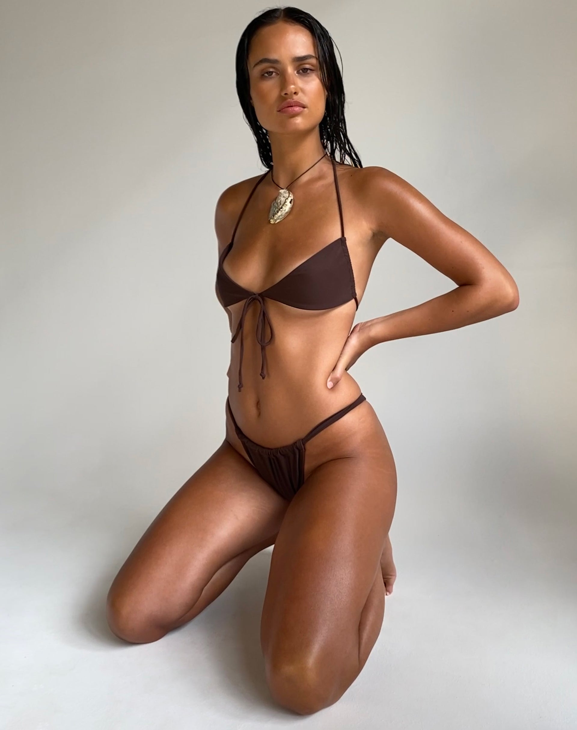Imagen del sujetador de bikini Lawa en marrón coco