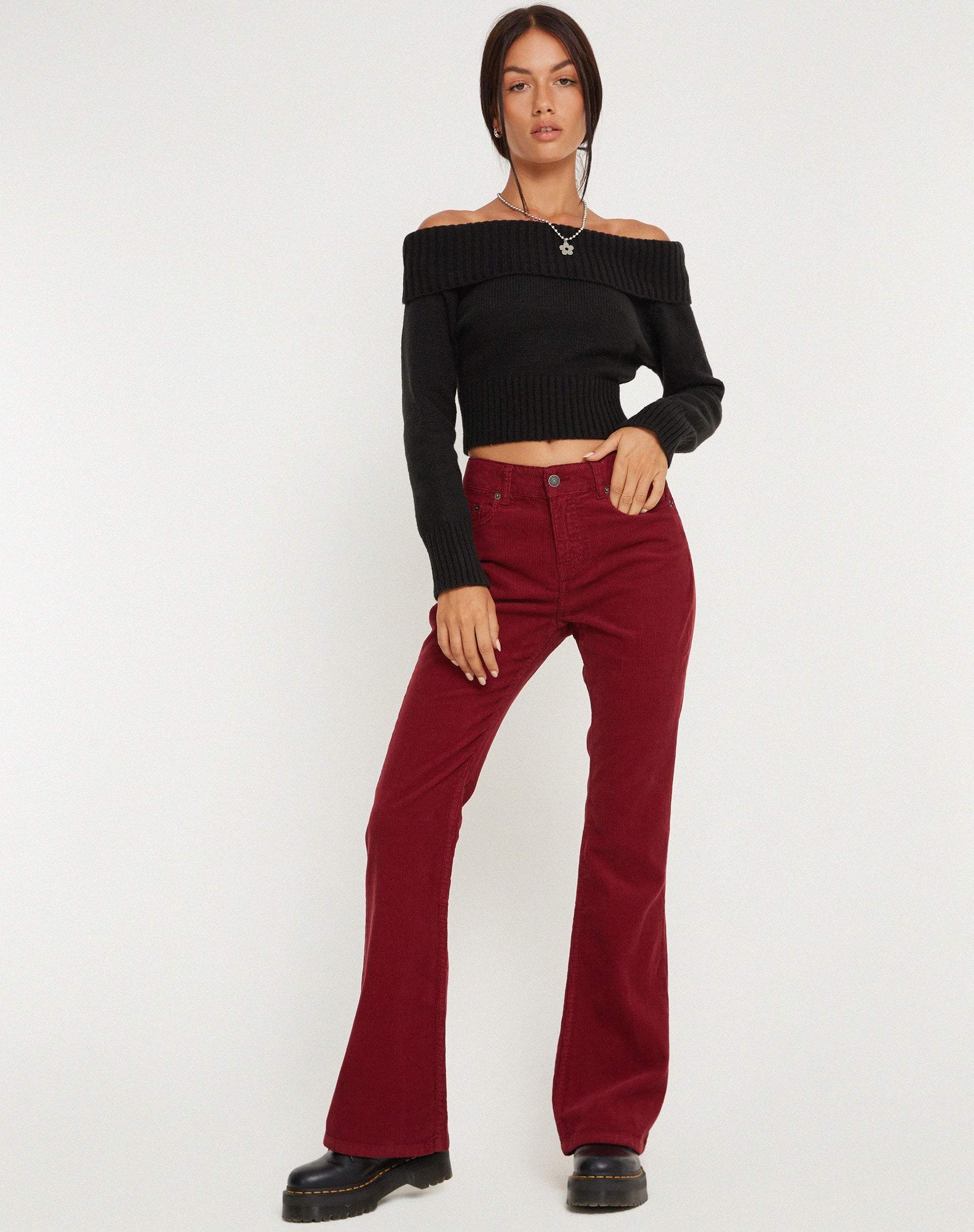 Imagen de Low Rise Bootleg Jeans en Cord Maroon