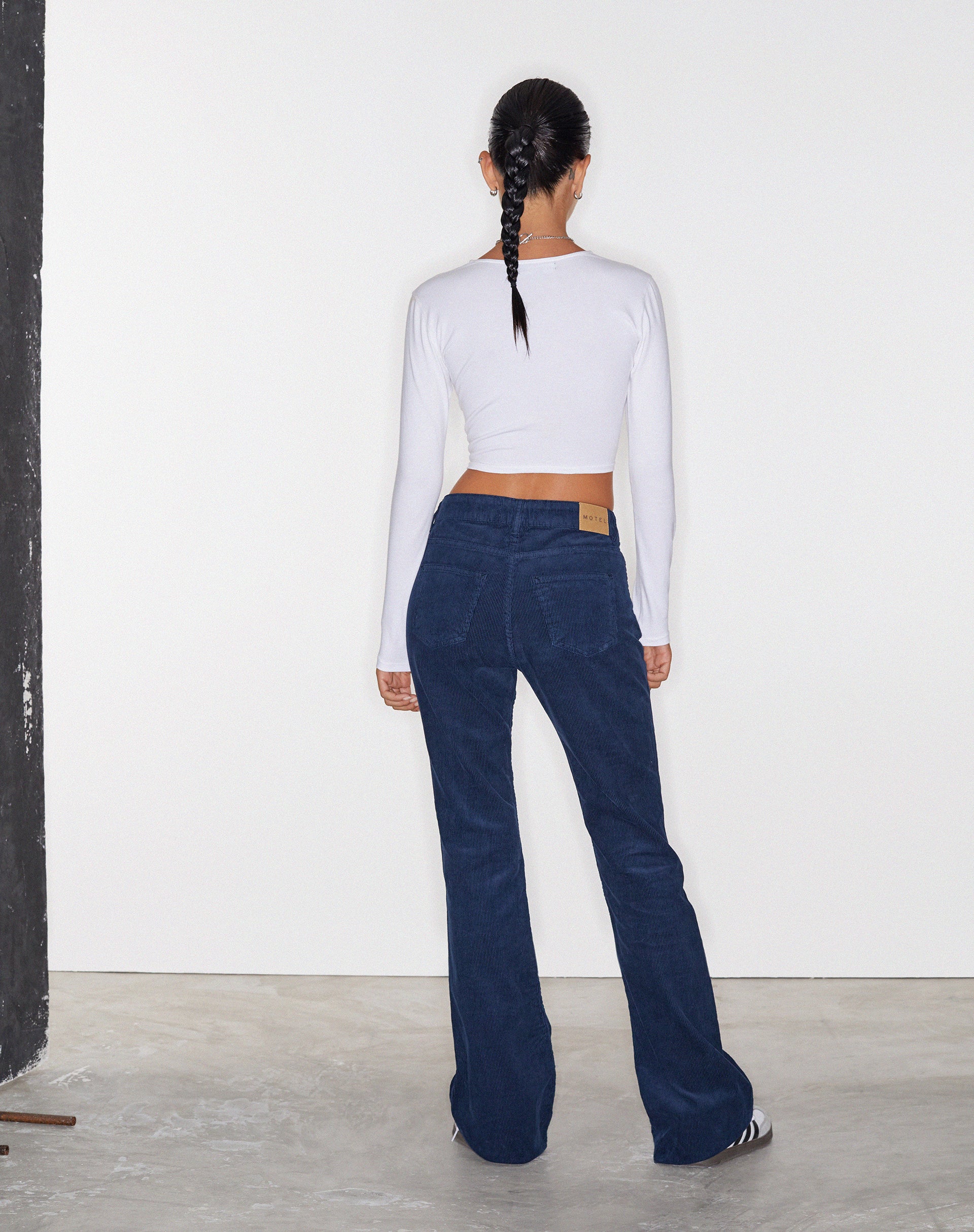 imagen de Low Rise Bootleg Jeans en Cord Navy