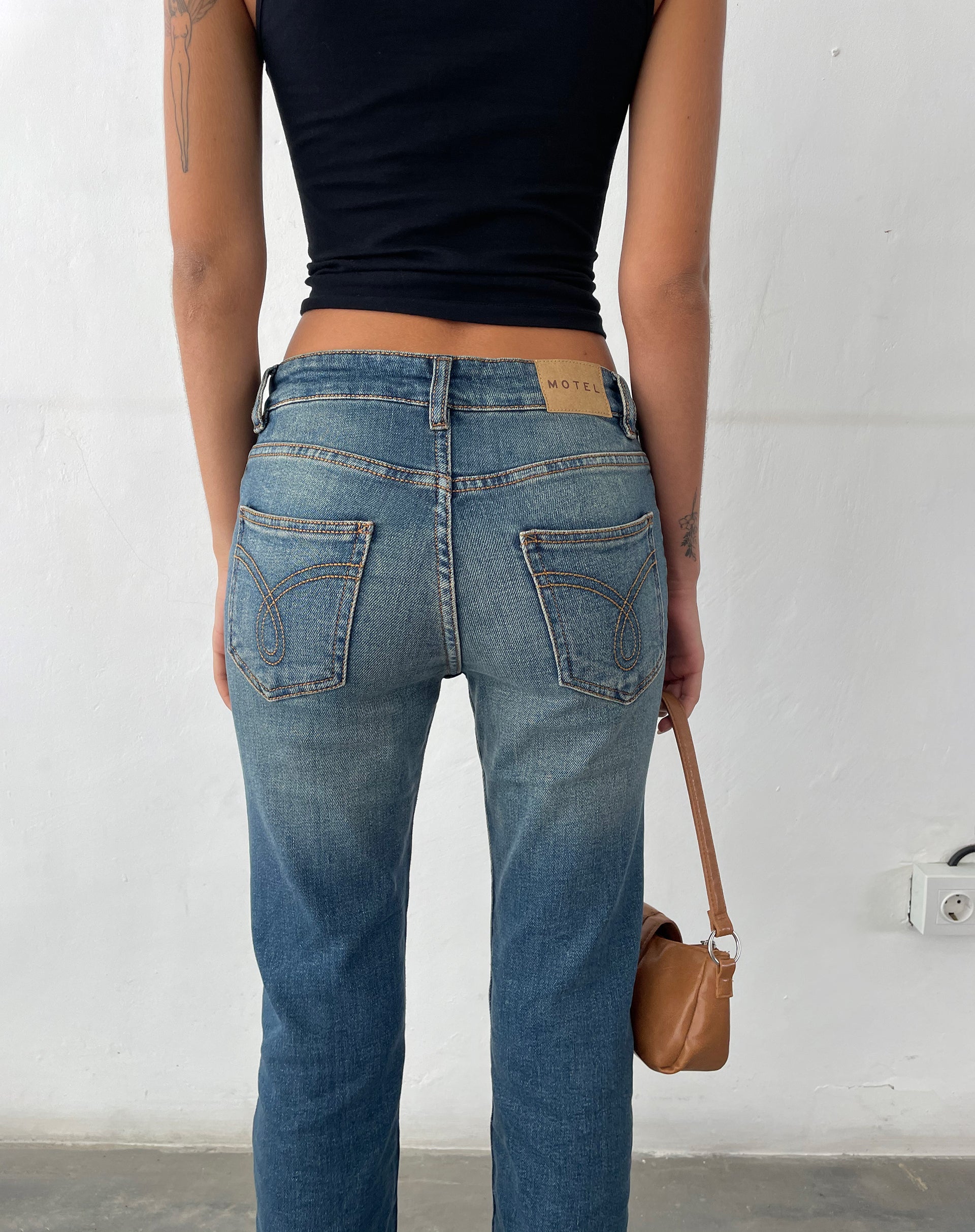 imagen de Low Rise Bootleg Jeans en Mid Vintage Blue