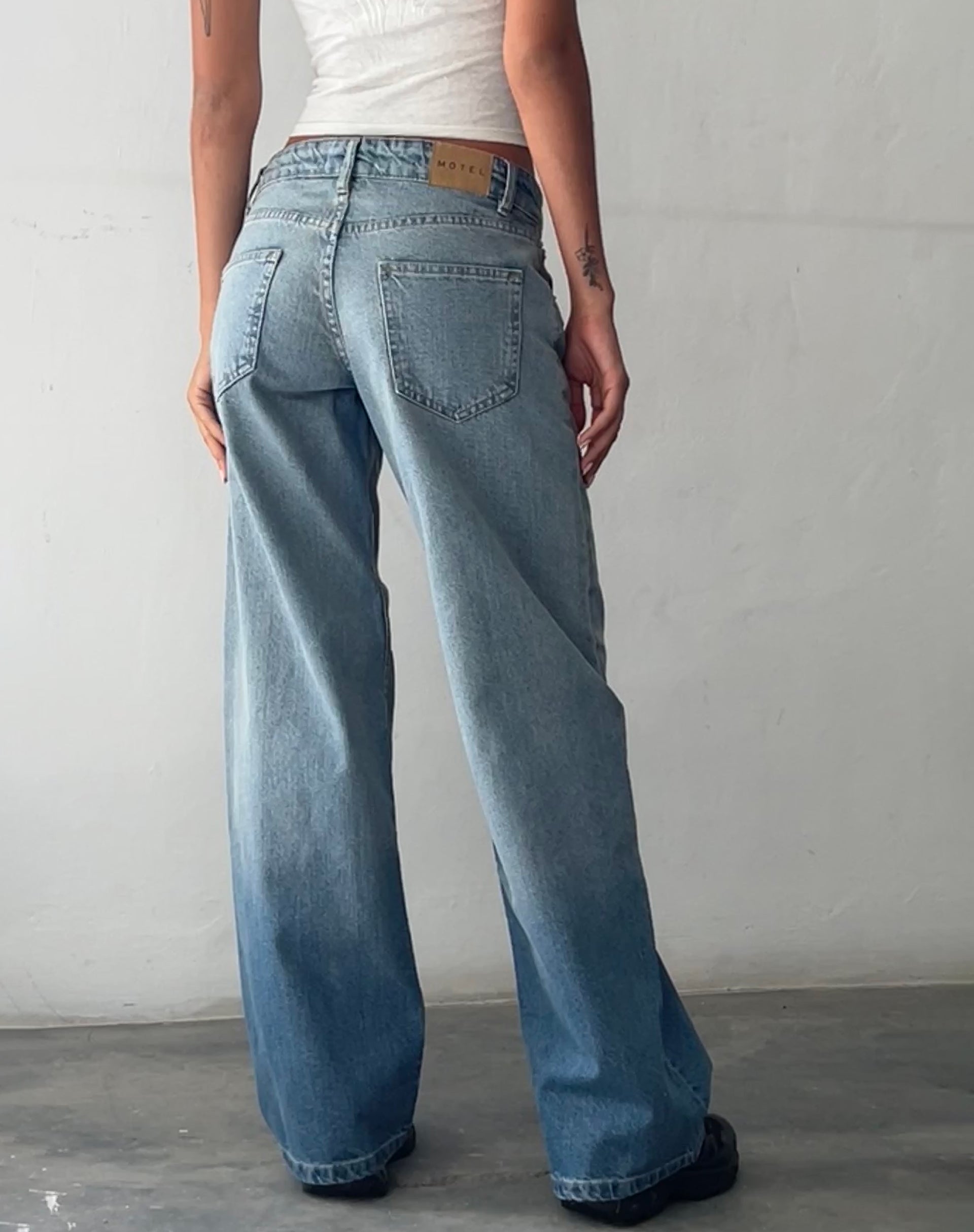 imagen de Low Rise Parallel Jeans en Vintage Bleach