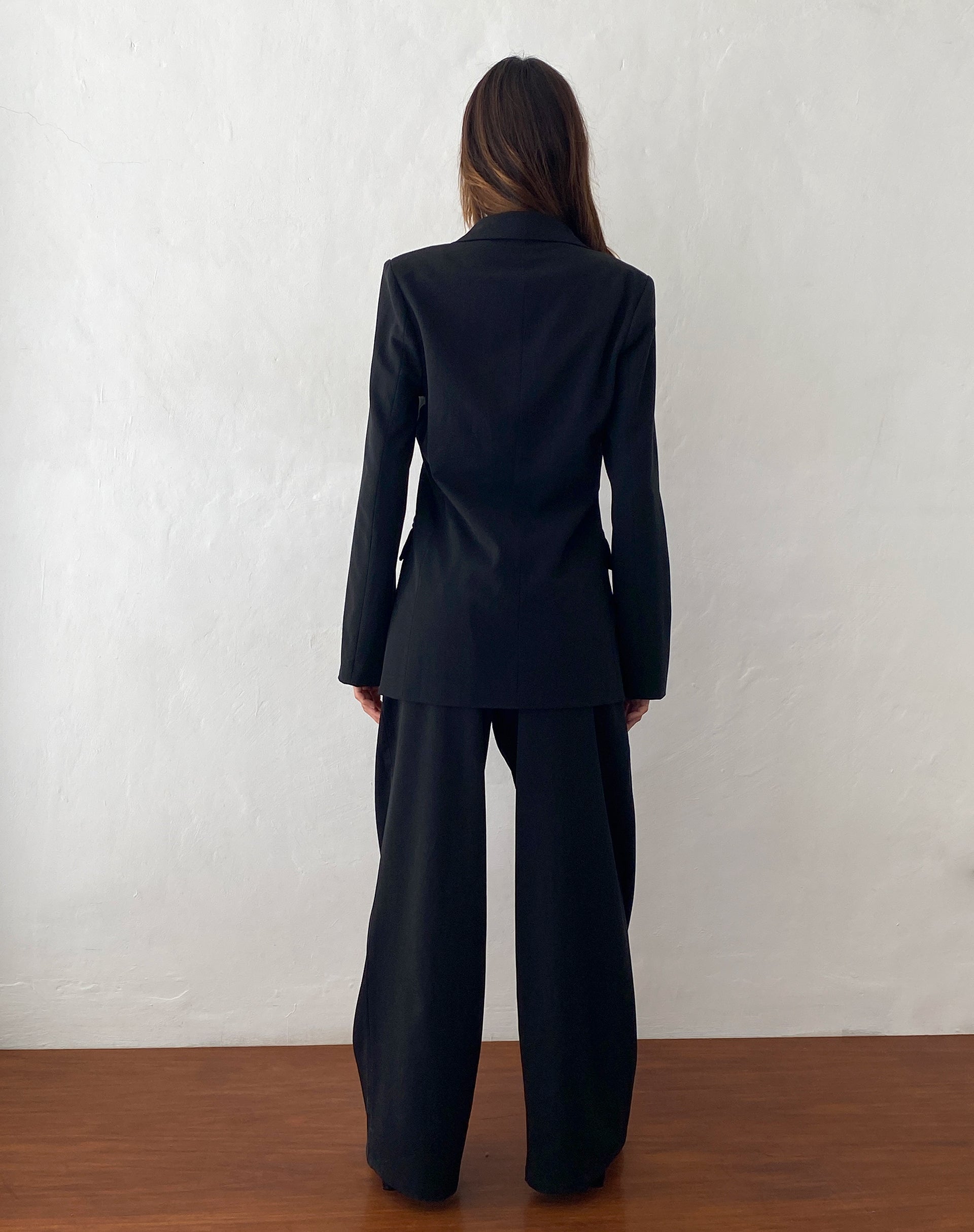 Imagen de Nailaka Low Rise Wide Leg Tailored Trouser en negro