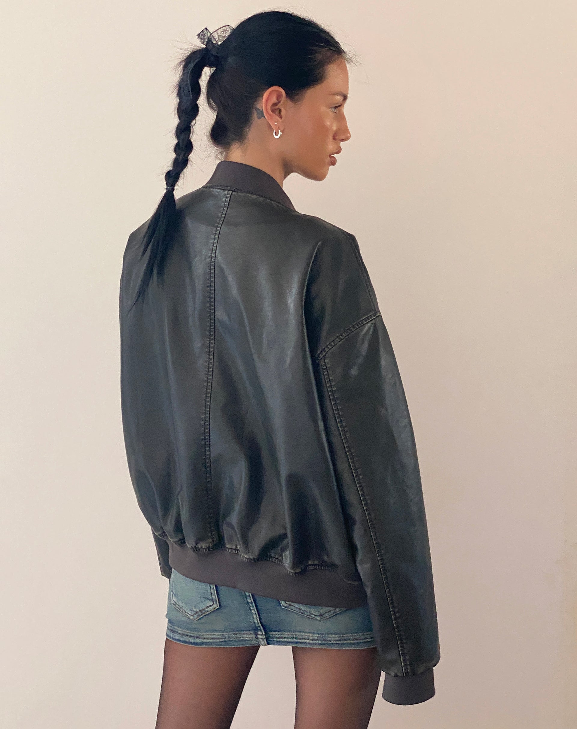 Imagen de Marco Distressed Bomber Jacket en PU Negro