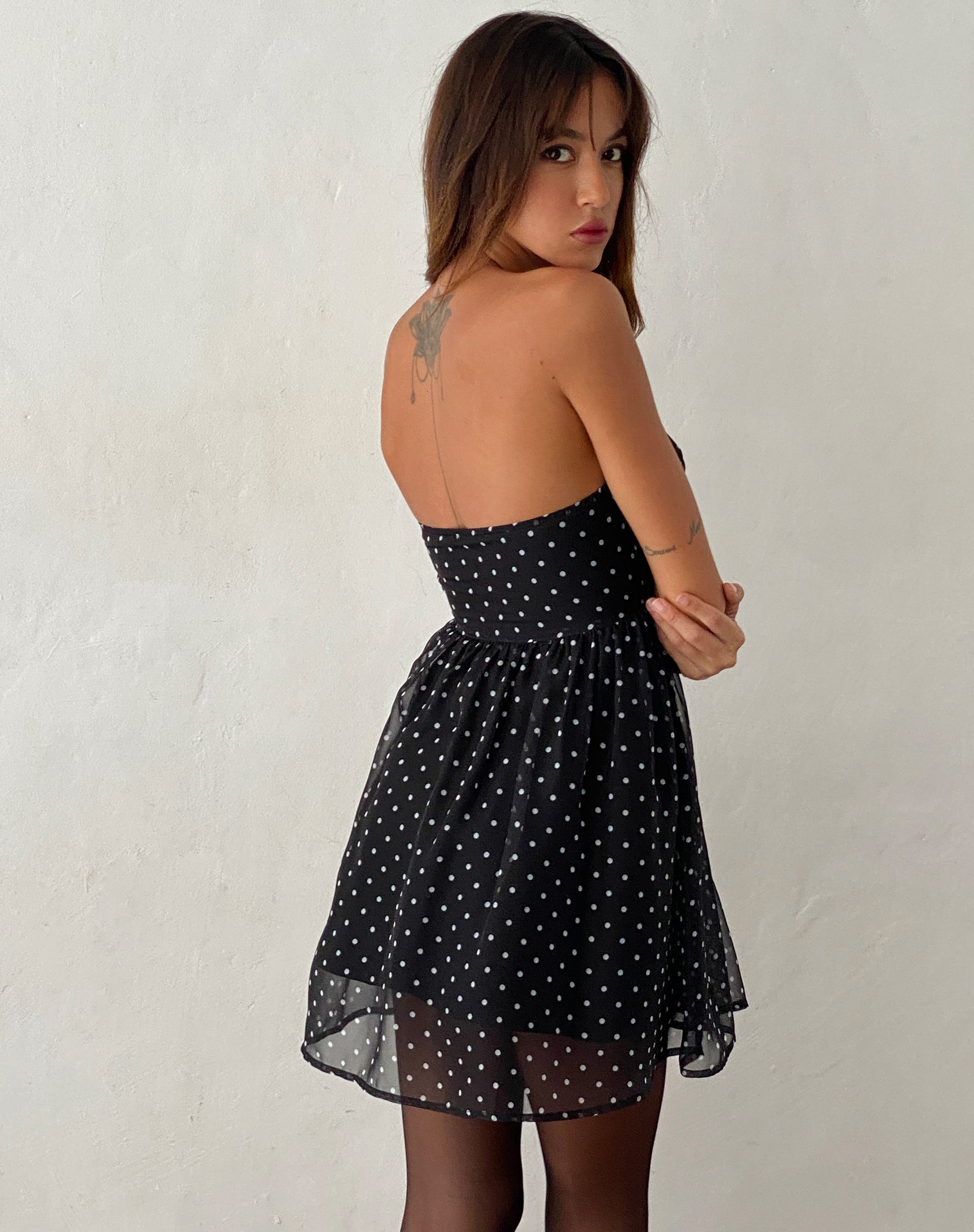 Imagen de Murni Bandeau Mini Dress in Polka Negro Chiffon
