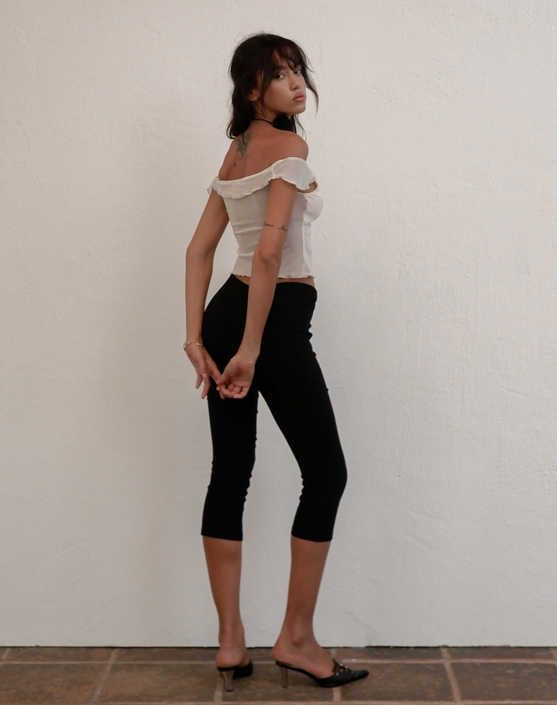 Imagen de Asla Cropped Capri Trouser in Stretch Tailoring Negro