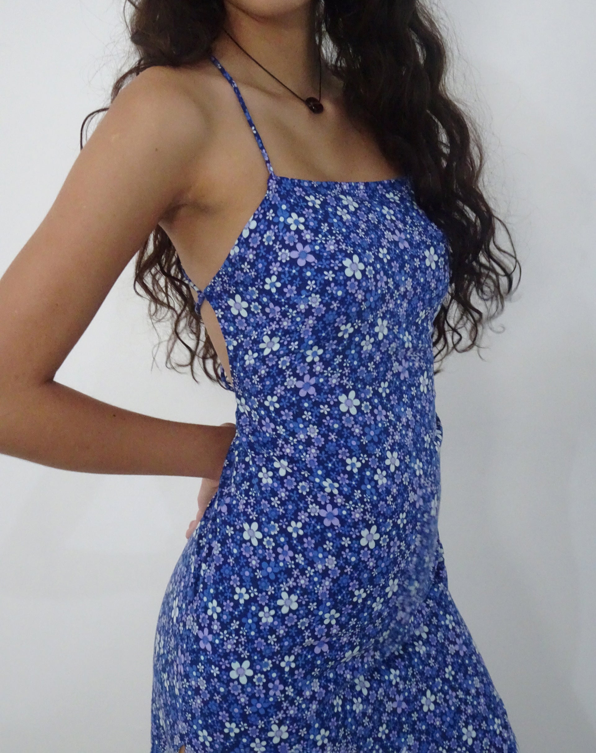 Imagen del vestido Nosita Midi en azul retro