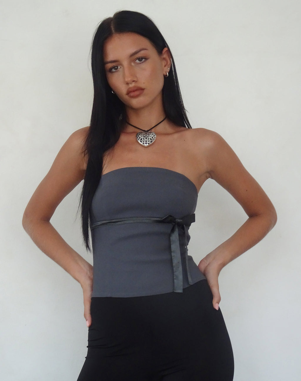 Novita Top Bandeau con Lazo en Sastrería Gris Carbón