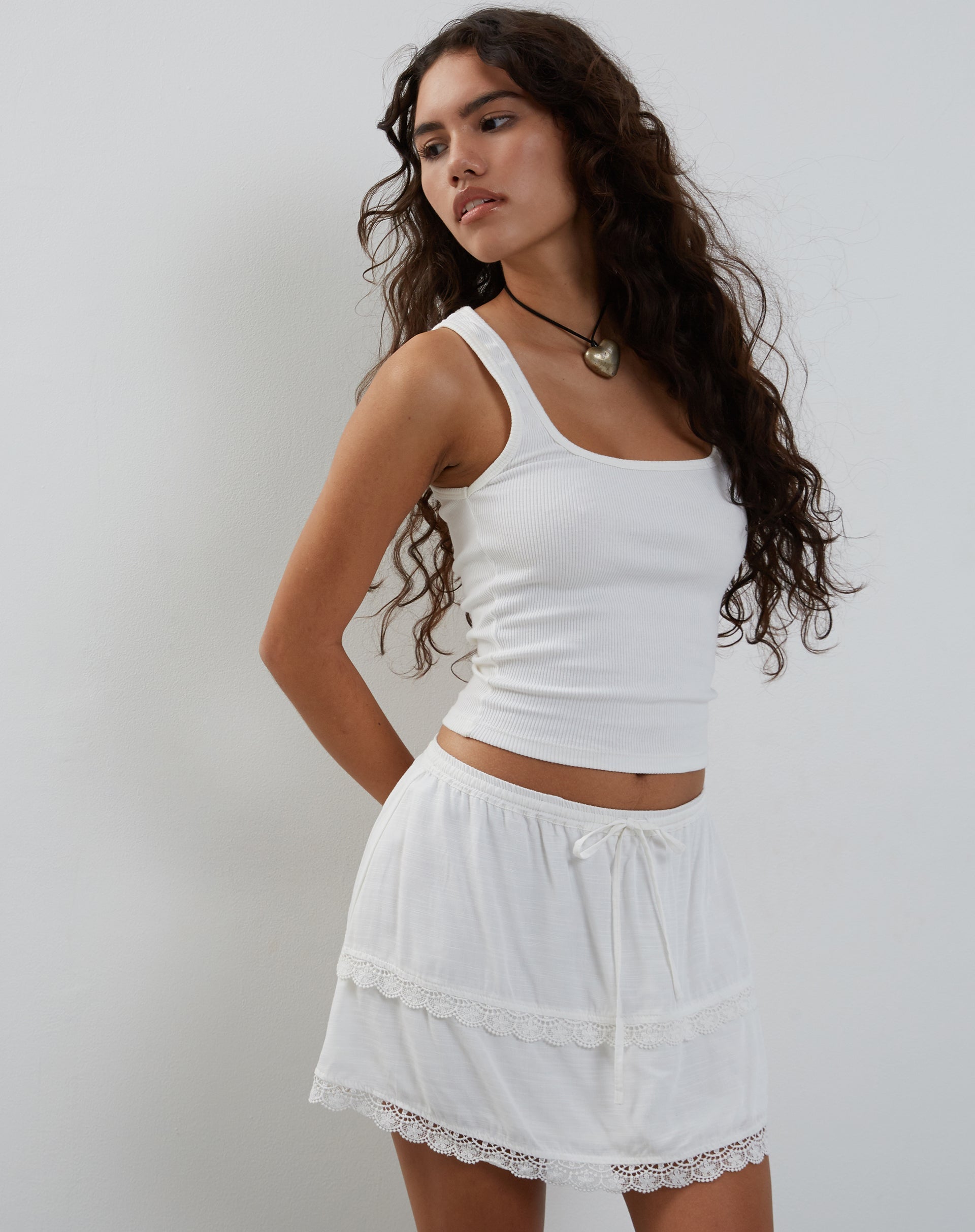 Imagen de Ryila Minifalda con volantes en blanco