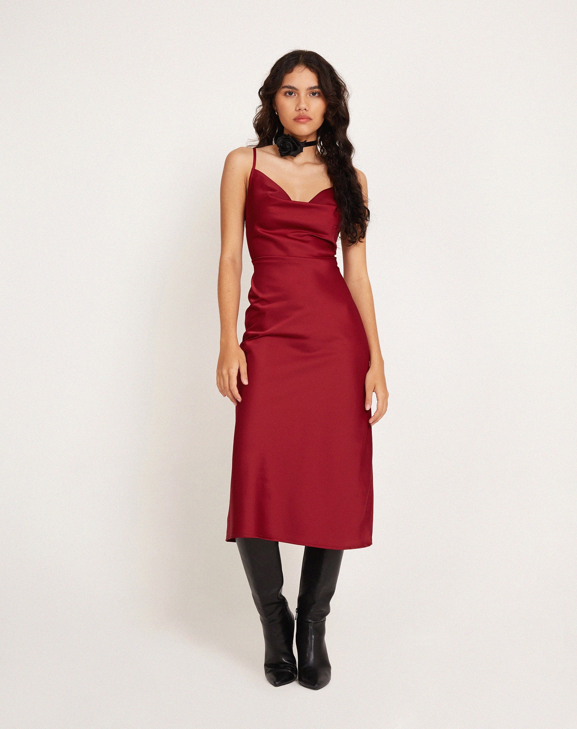 imagen de Palasha Midi Dress in Satin Red