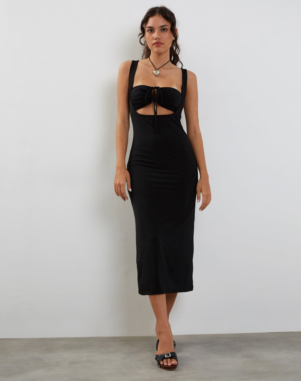 Vestido Midi Reina en Negro