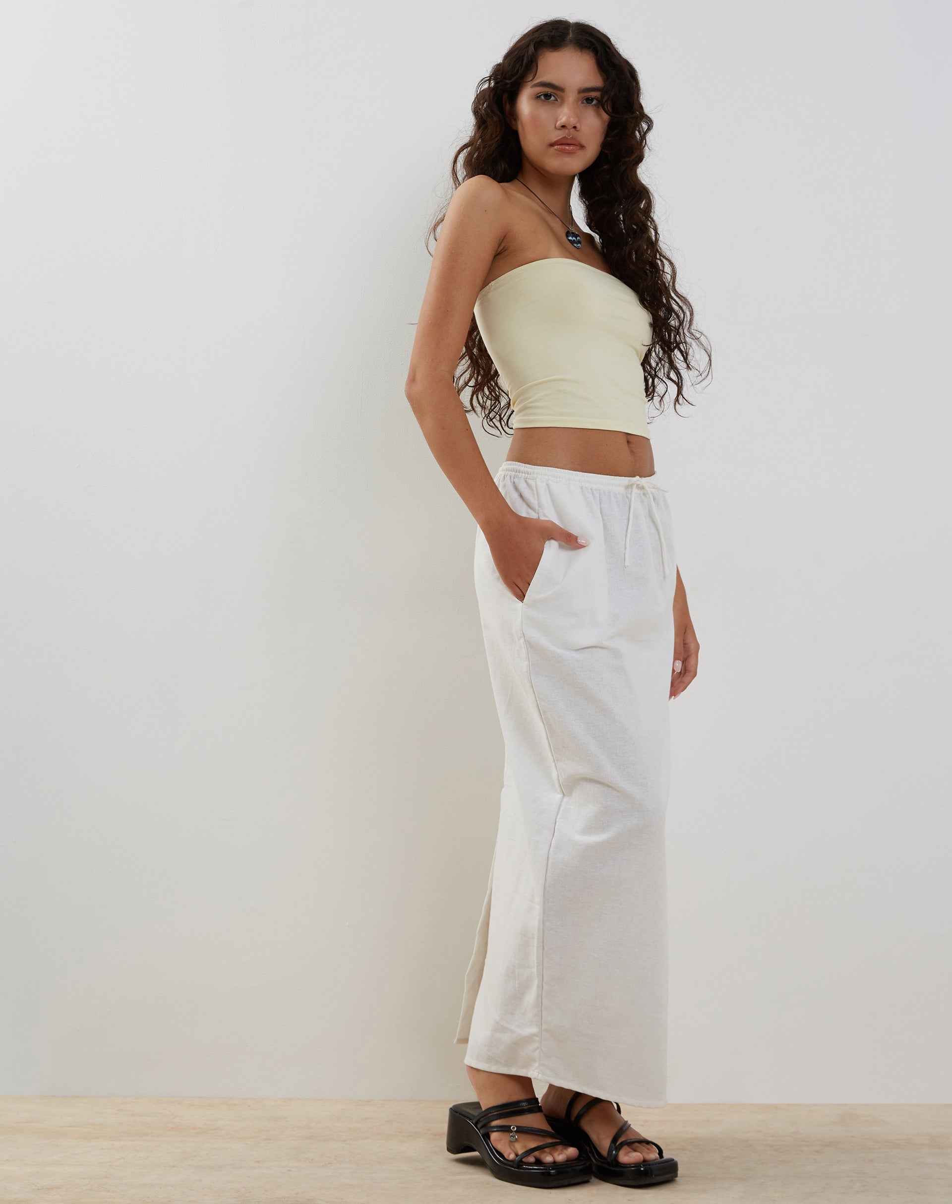 imagen de Joelene Midi Skirt in White