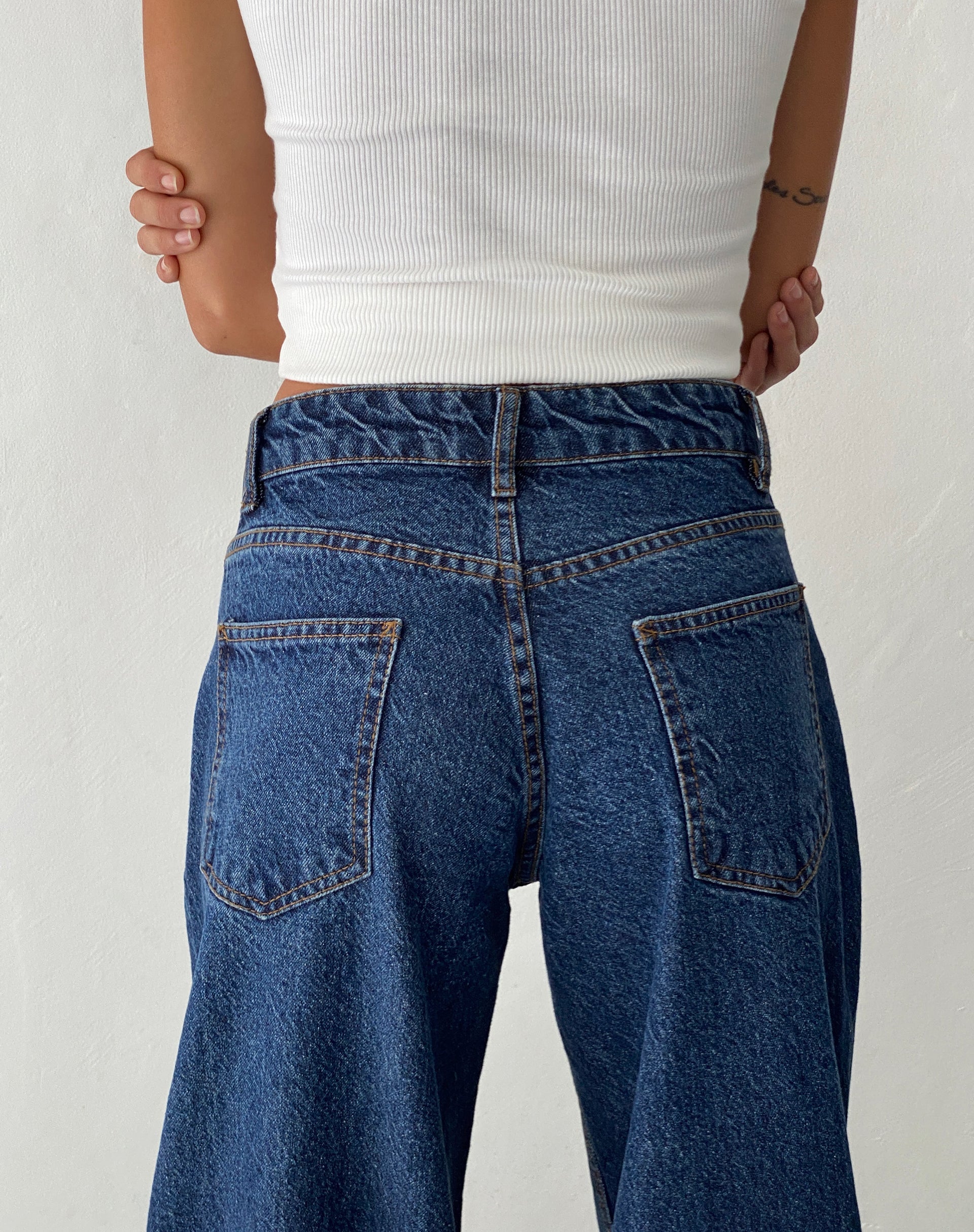 imagen de Ripped Roomy Extra Wide Low Rise Jean en Mid Blue Usado