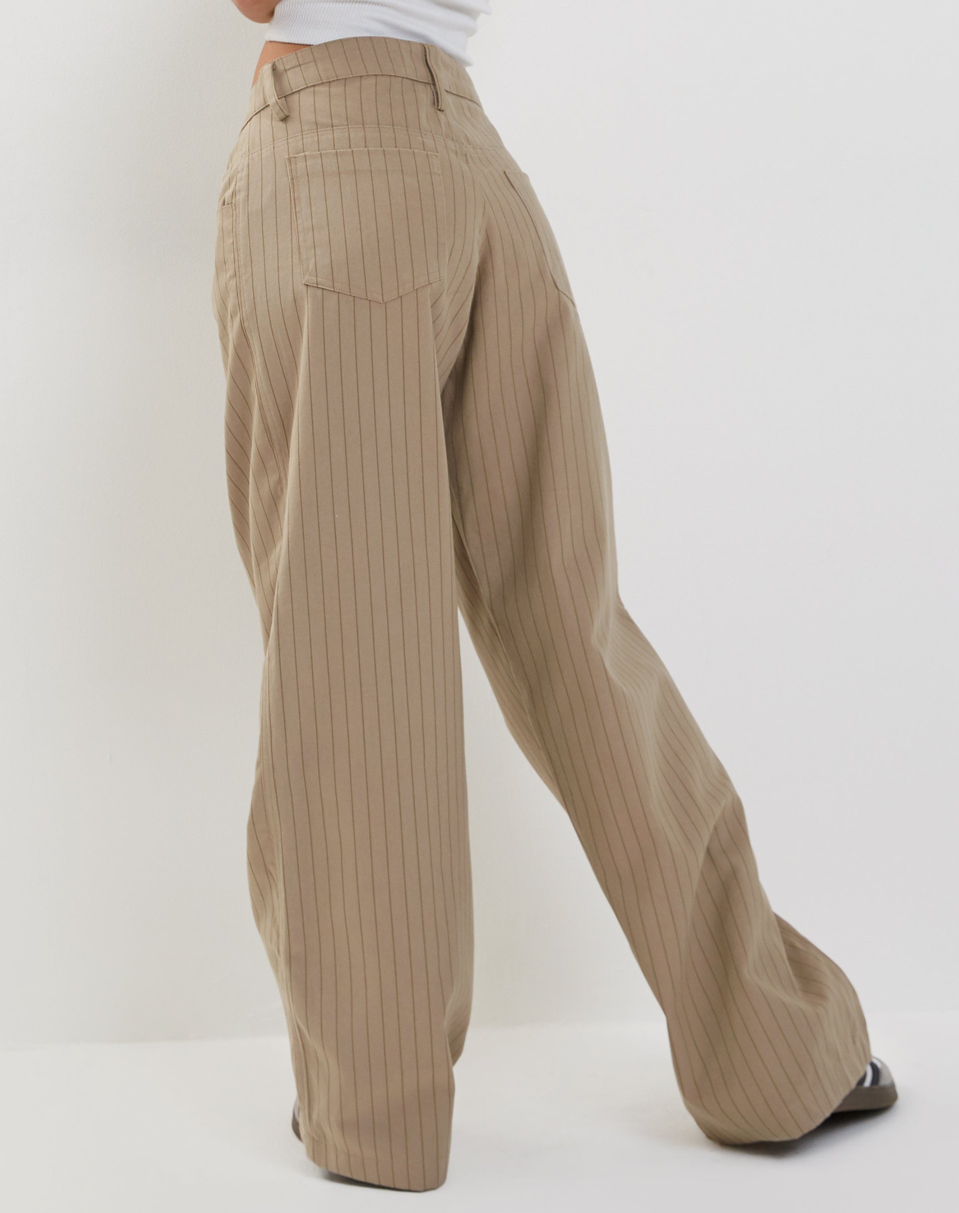 imagen de Roomy Low Rise Extra Wide pantalones en Pinstripe Stone