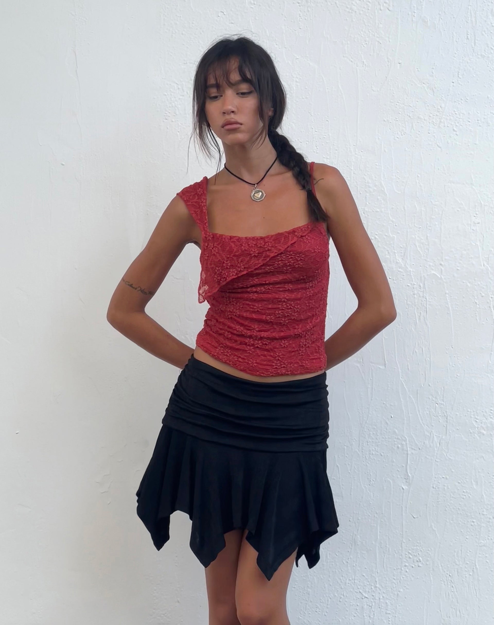Imagen de Tasdi Minifalda de cintura baja Slinky en negro