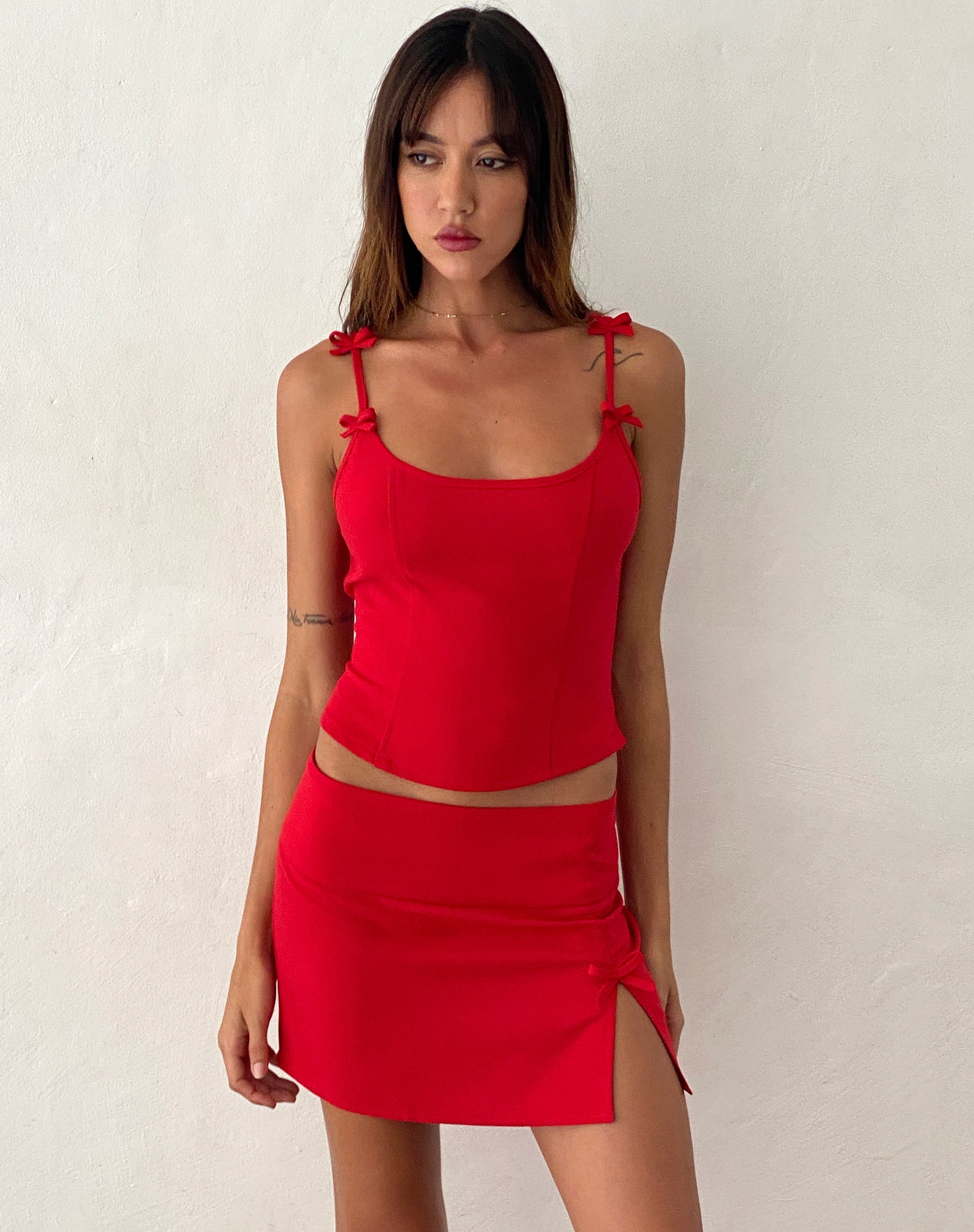 Imagen de Yanti Minifalda roja con lazos rojos
