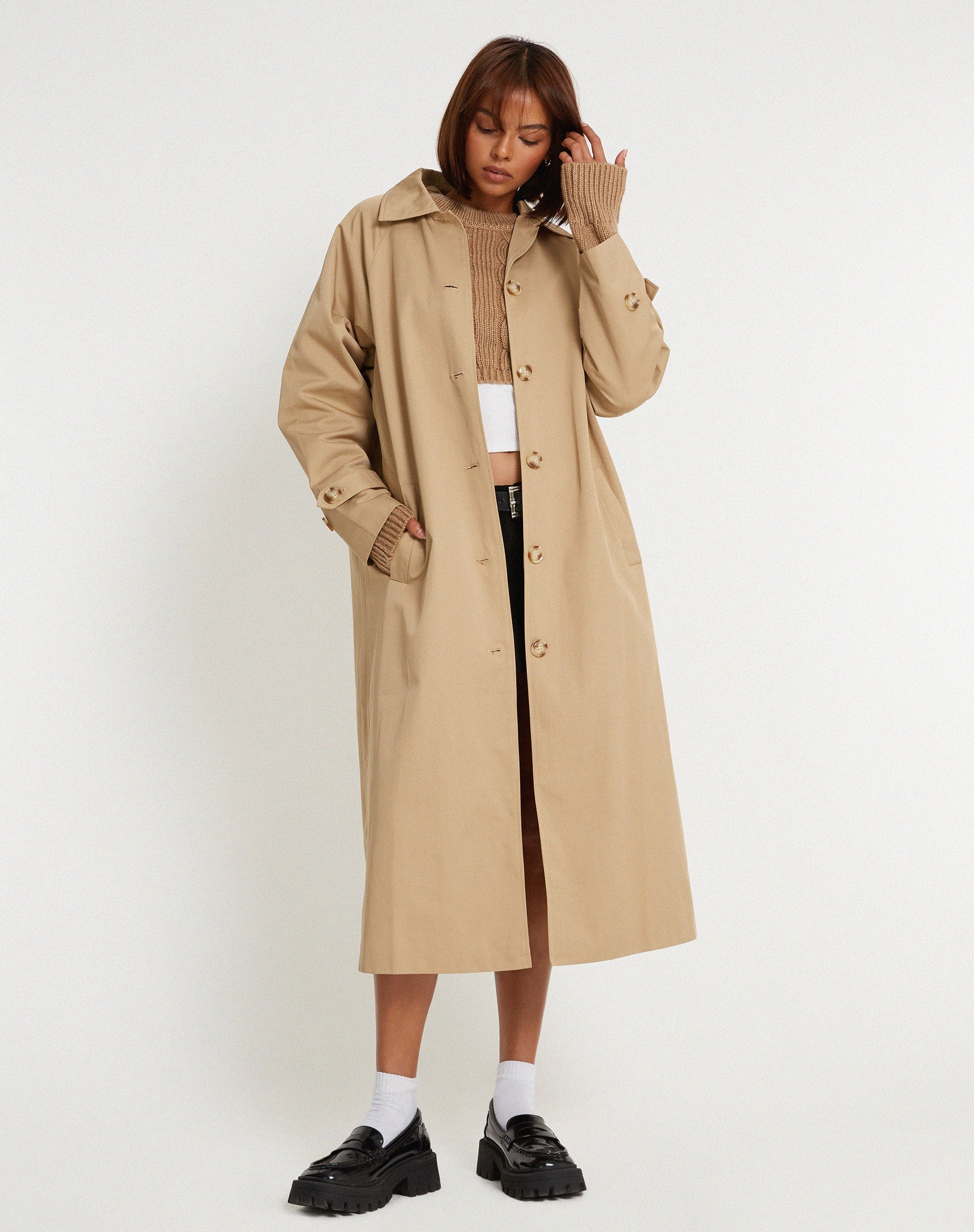 imagen de Assa Trench Coat en color tostado con forro de rayas