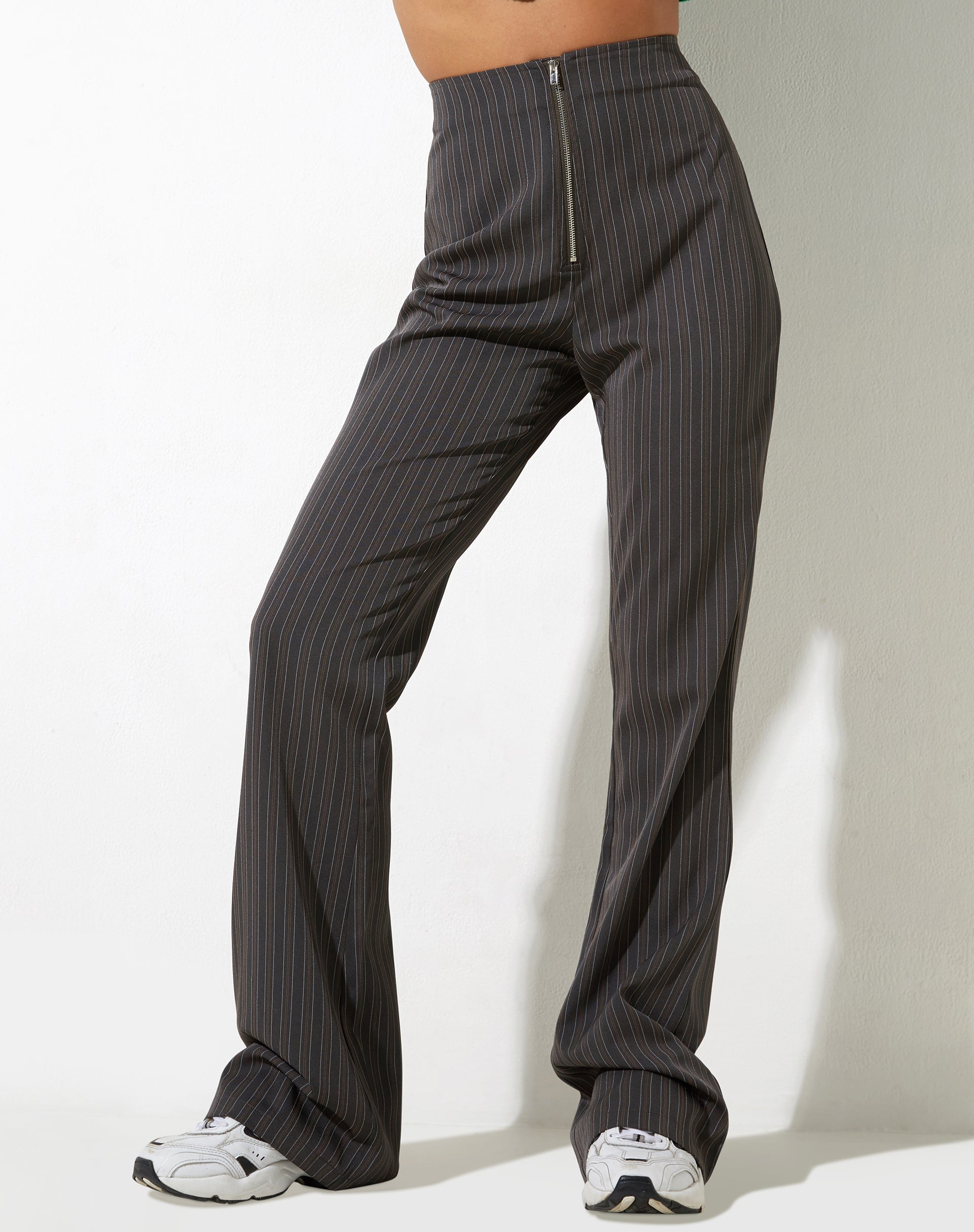 imagen de Zorah Flared Trouser en Grey Stripe